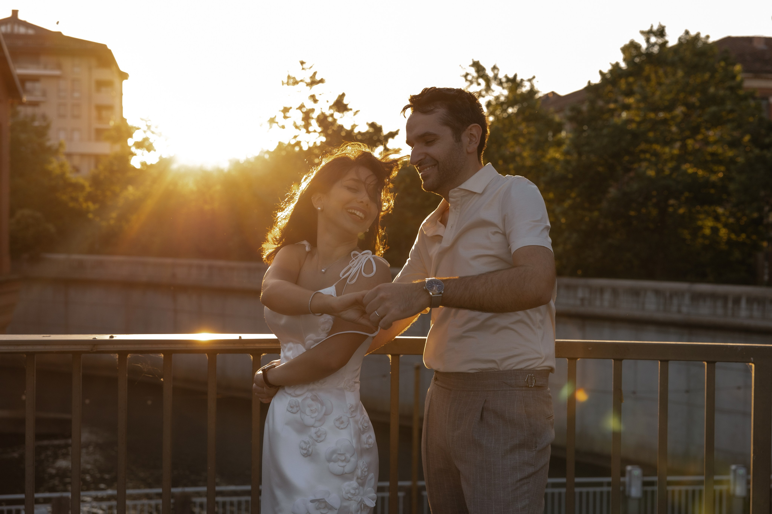 Séance fiançailles au bord de la Garonne: Un voyage romantique à Toulouse. Eugénie Smirnova — Photographe à Toulouse et dans le Sud-Ouest