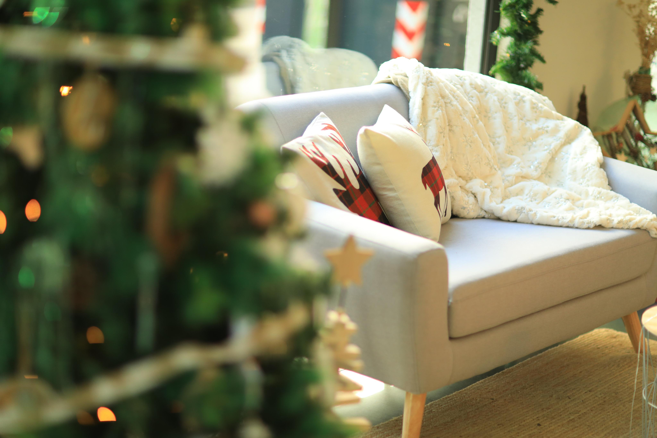 Sesiones de Navidad en Jaca. Fotografía de Eventos, Embarazo y Familiar en Pirineos