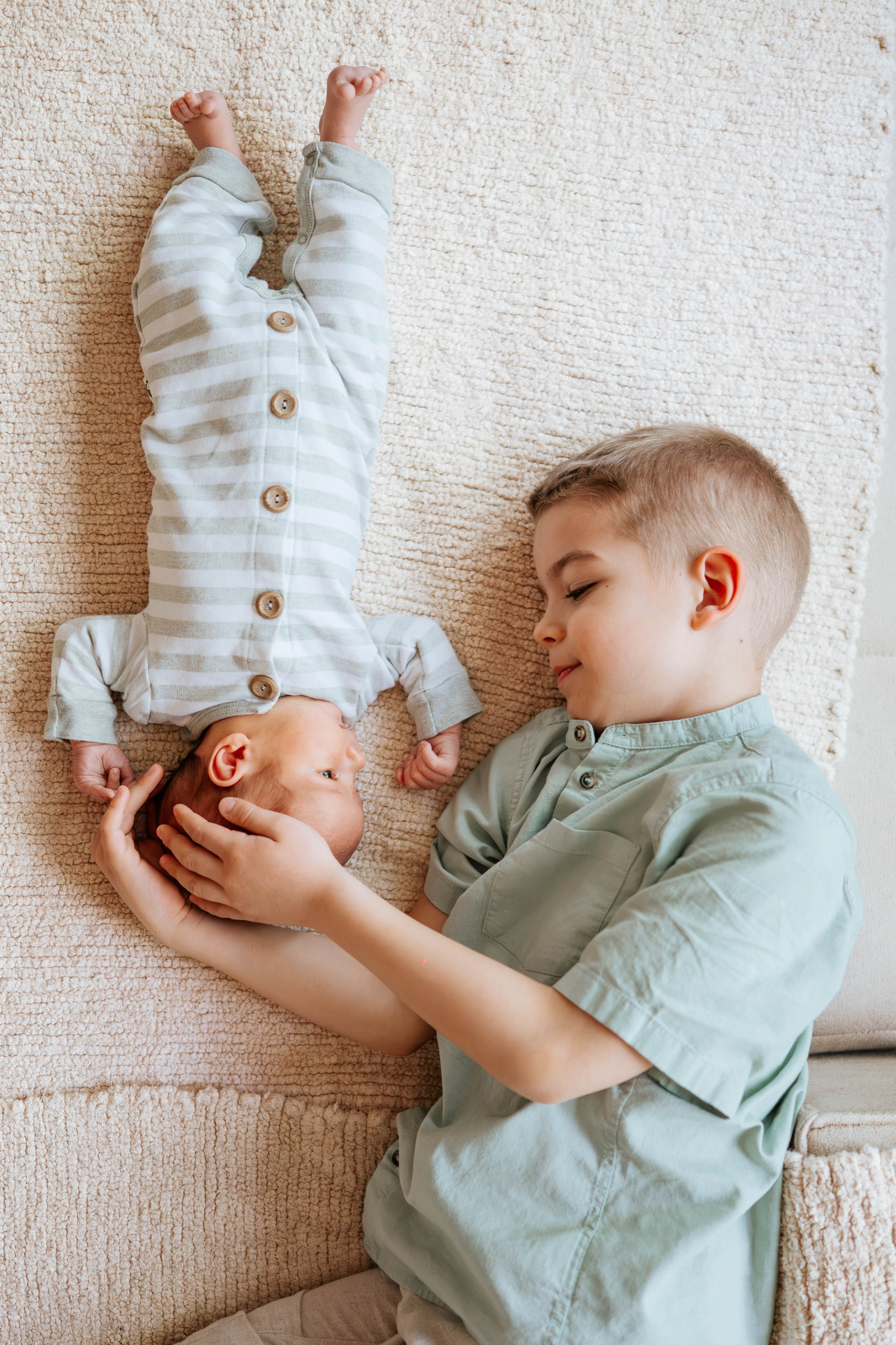 FOTOGRAFISANJE BEBA KOD KUĆE. Dečiji i porodični fotograf