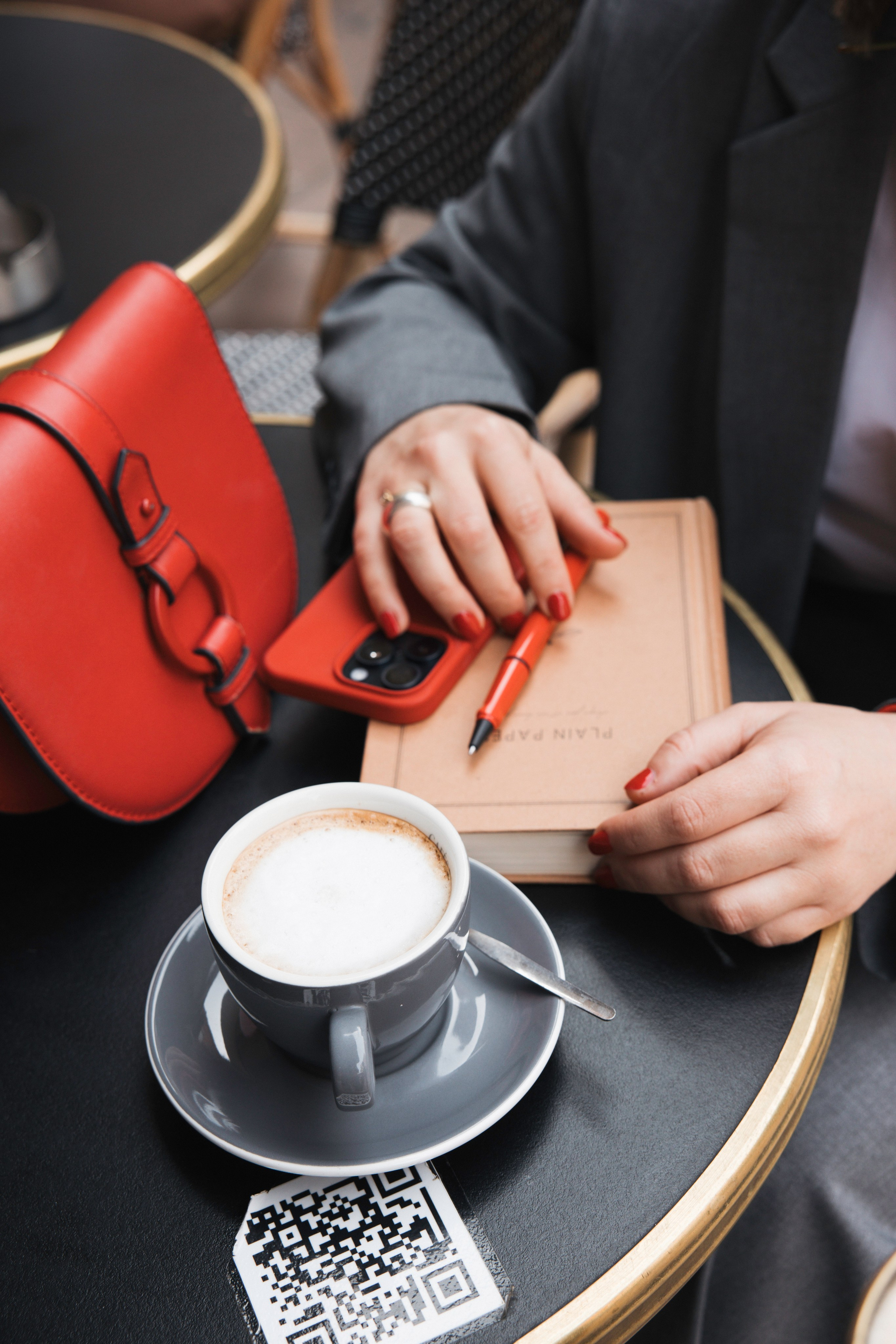 Personal Brand photoshoot in Toulouse. Eugenie Smirnova — wedding, corporate and lifestyle photographer in Toulouse and Southwest France