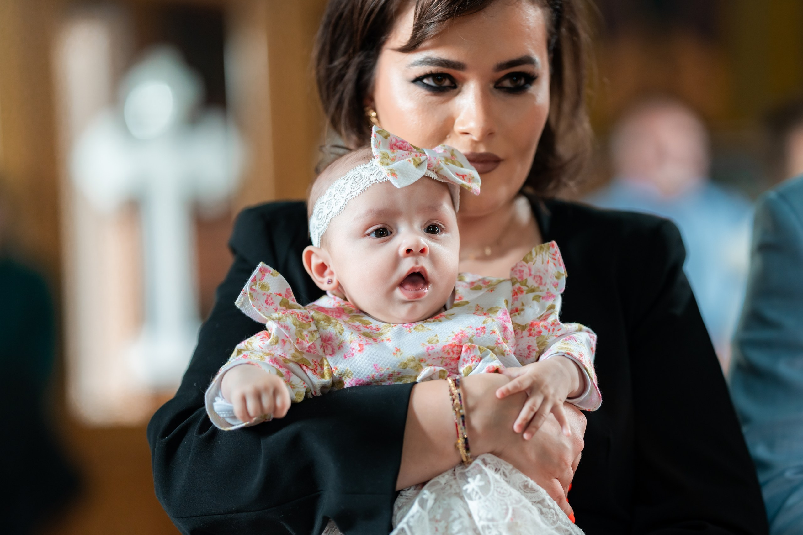 fotograf botez , fotografie botez Botoșani, fotograf Alin Chirilă, amintiri botez, fotografii botez, botez Miruna Parascheva, fotograf copii, fotografie botez în Botoșani-alt="botez , fotografie botez Alin Chirilă, amintiri botez, fotografii emoționante botez Botoșani"-- fotografii-botez-bebelus- amintiri-botez-micuț- moment-sfânt-crestinare- fotografie-emotionanta-botez- detalii-botez-bebelusi- parinti-fericiti-la-botez- fotograf-botez-profesionist- botez-in-biserica-ortodoxa- micuț-botezat-cu-emoție- zâmbete-și-lacrimi-la-botez- bebeluș-la-cristelniță- decor-botez-colorat- botez-cu-dragoste-și-credință- emotie-pura-la-botez- fotograf-botez-botosani- botez-iasi-suceava-fotograf- amintiri-nepretuite-botez-- Preotul ținându-l pe micuțul Mathias Gabriel la botez, în biserica Înălțarea Domnului, Copălău  - Detalii de la botezul lui Mathias – lumânare, trusou și icoană  - Familia lui Mathias Gabriel alături de micuț, în ziua botezului  - Portret emoționant cu mama și bebelușul în brațe, în biserică,fotograf profesionist evenimente Botoșani, Iași, Suceava, Fălticeni, Bacău, Pașcani, Roman - AlinoFotoStudio by Alin Chirilă - servicii foto nuntă, botez, cununie, ședințe foto creative, albume personalizate, fotografii emoționante și calitative pentru cele mai importante momente din viață,fotograf nuntă Botoșani Alin Chirilă,  ședință foto botez Iași - AlinoFotoStudio,  servicii fotograf profesionist evenimente Suceava,  fotograf cununie civilă Fălticeni - Alin Chirilă,  album foto nuntă personalizat Bacău.“Bebeluș botezat în biserică, ținut în brațe de nași”	•	“Detaliu cu lumânarea de botez decorată cu flori albe”	•	“Părinți emoționați alături de copilul lor la ceremonia de botez”	•	“Masa festivă de botez cu decor tematic și tort personalizat”	•	“Momentul în care preotul toarnă apă sfințită pe fruntea bebelușului”	“Bebeluș în rochie albă de botez, zâmbind în brațele mamei”	•	“Detaliu cu cruciulița de botez așezată pe o pernă de satin”	•	“Părinți și nași aprinzând lumânările în timpul ceremoniei de botez”	•	“Tort de botez decorat cu figurine tematice și numele copilului”	•	“Copil botezat dormind liniștit în pătuțul decorat festiv”	•	“Momentul în care preotul binecuvântează copilul în fața altarului”	•	“Invitați adunându-se în jurul mesei festive la petrecerea de botez”	•	“Bebeluș ținând în mână o jucărie personalizată primită la botez”	•	“Familie fericită pozând împreună după ceremonia de botez”	•	“Decor tematic cu baloane și flori la locația petrecerii de botez” fotograf Botoșani fotograf evenimente fotograf botez Alin Chirila fotograf alinofotostudio.fotograf botez Amelis Maria, fotografie botez Botoșani, fotograf Alin Chirilă, amintiri botez, fotografii botez, botez Amelis Maria, fotograf copii, fotografie botez în Botoșani,