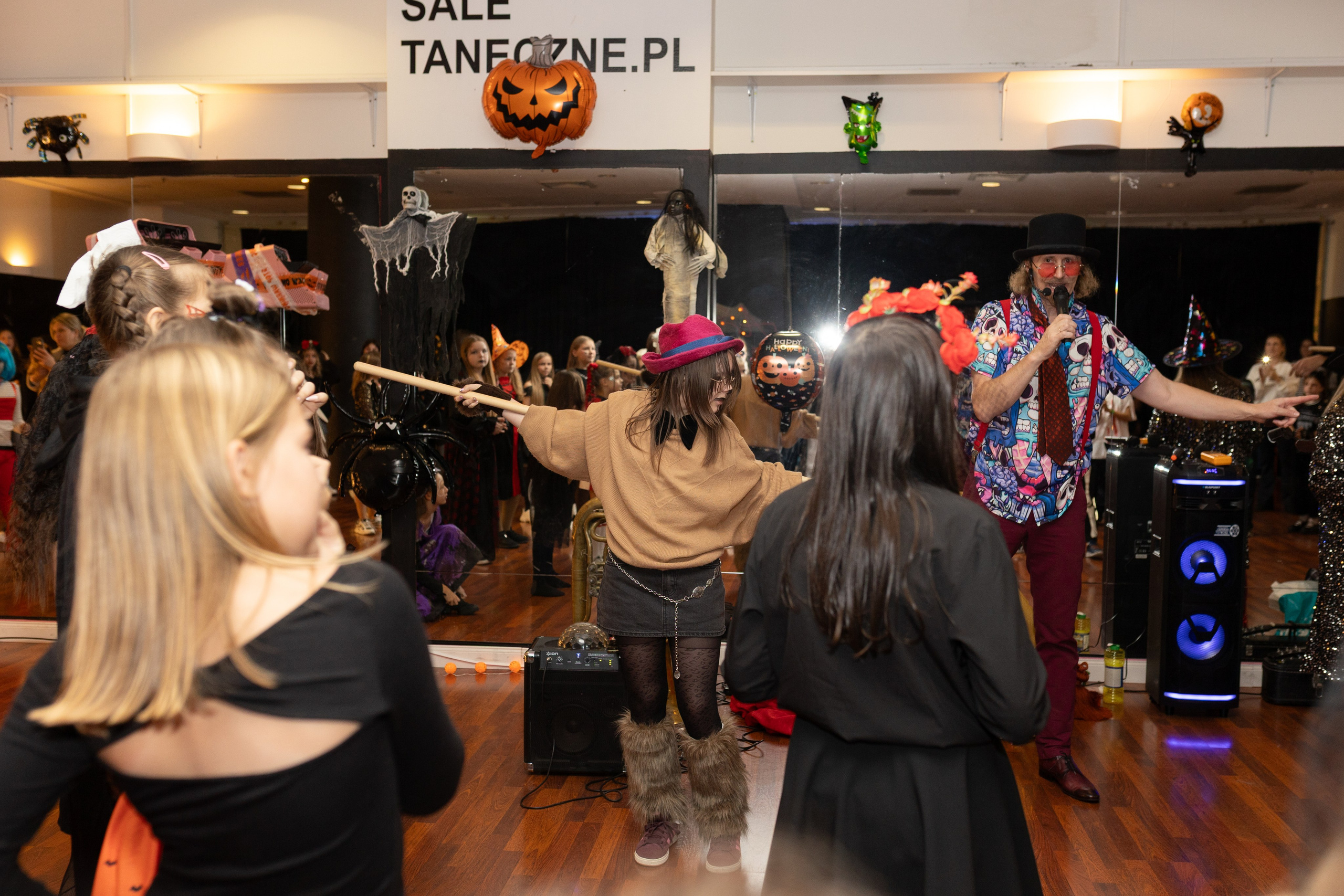 Leo dance studio Helloween 2025. Семейный и детский фотограф в Варшаве Мила Бобровская