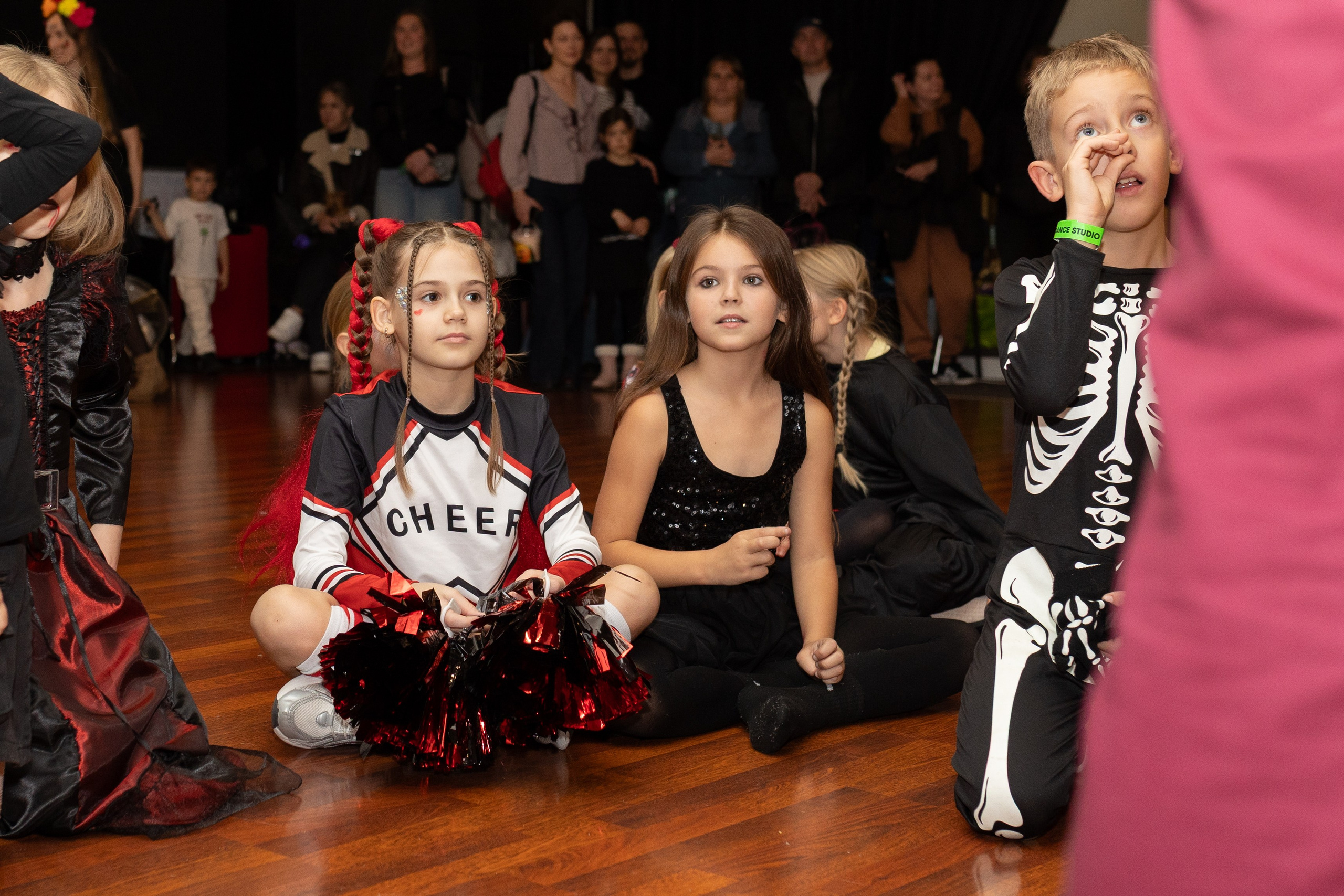 Leo dance studio Helloween 2025. Семейный и детский фотограф в Варшаве Мила Бобровская