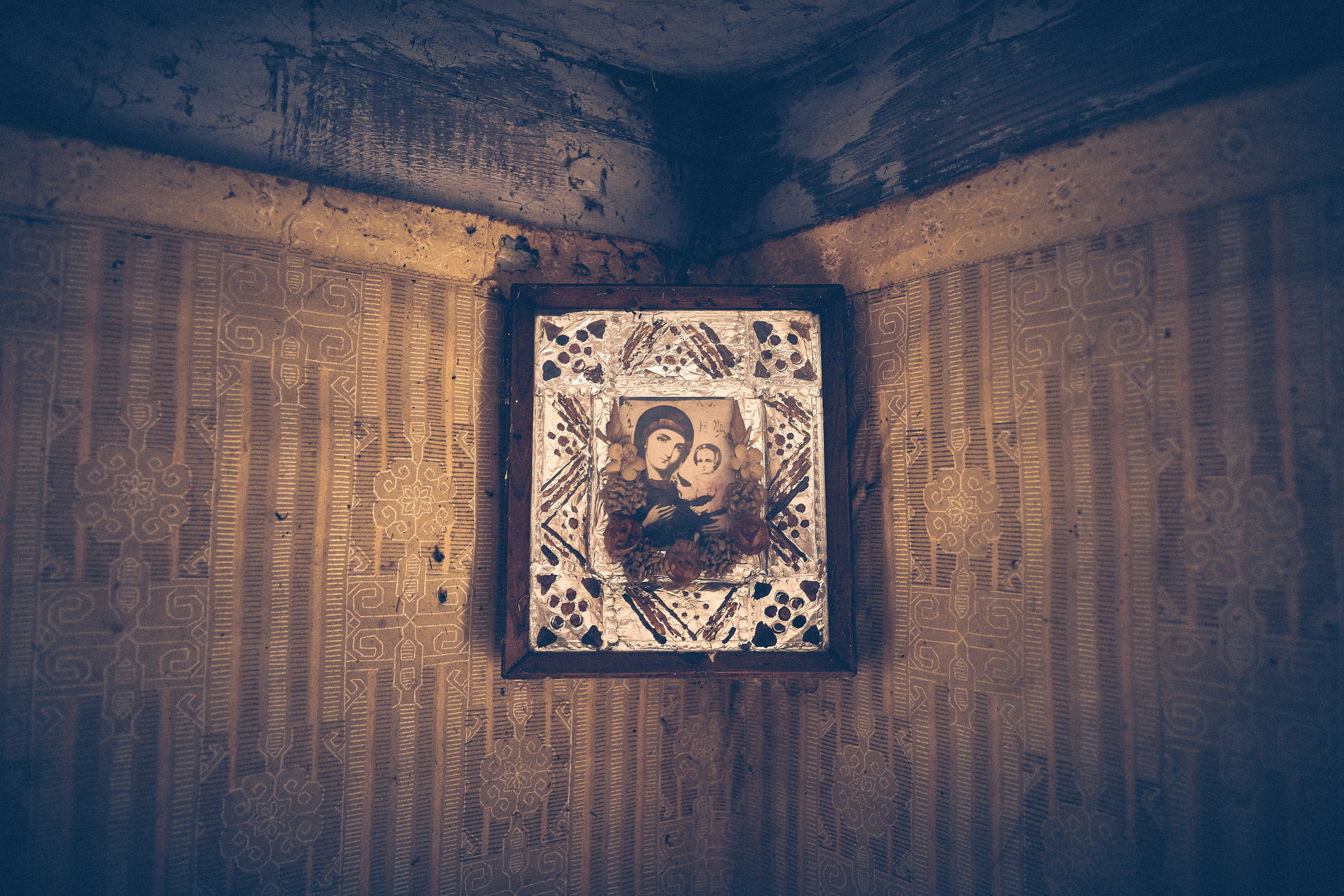 Andriej Szypiłow - Fotograf i Wideograf - Reportaż artystyczny - wizyta rodzinna in the middle of nowhere. Zabita dechami wieś na granicy Białorusi i Polski.