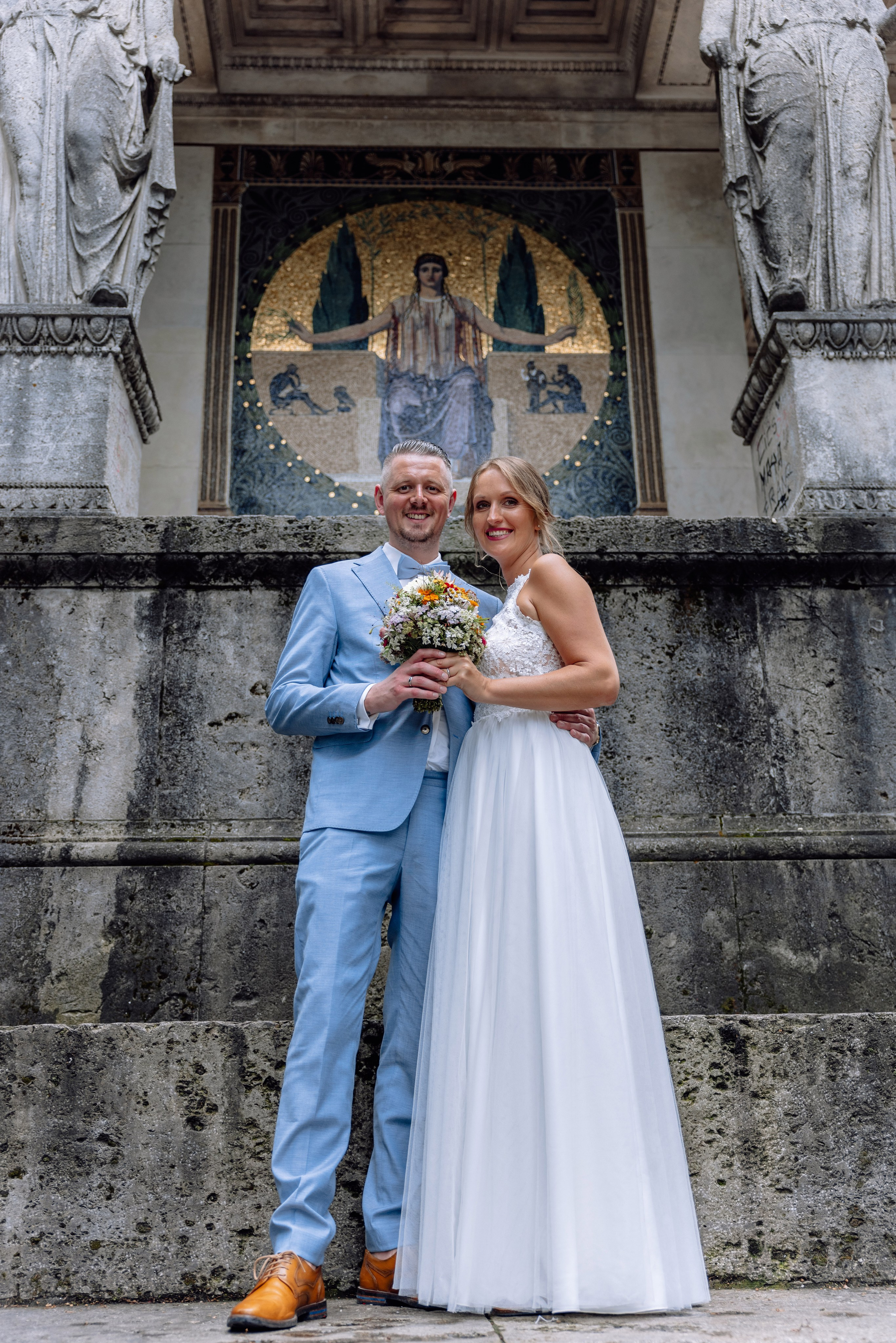Sandra und Kevin: Standesamt Unterföring und Friedensengel. Hochzeitsfotograf München Taufe Familienfotograf Tanja Mauke