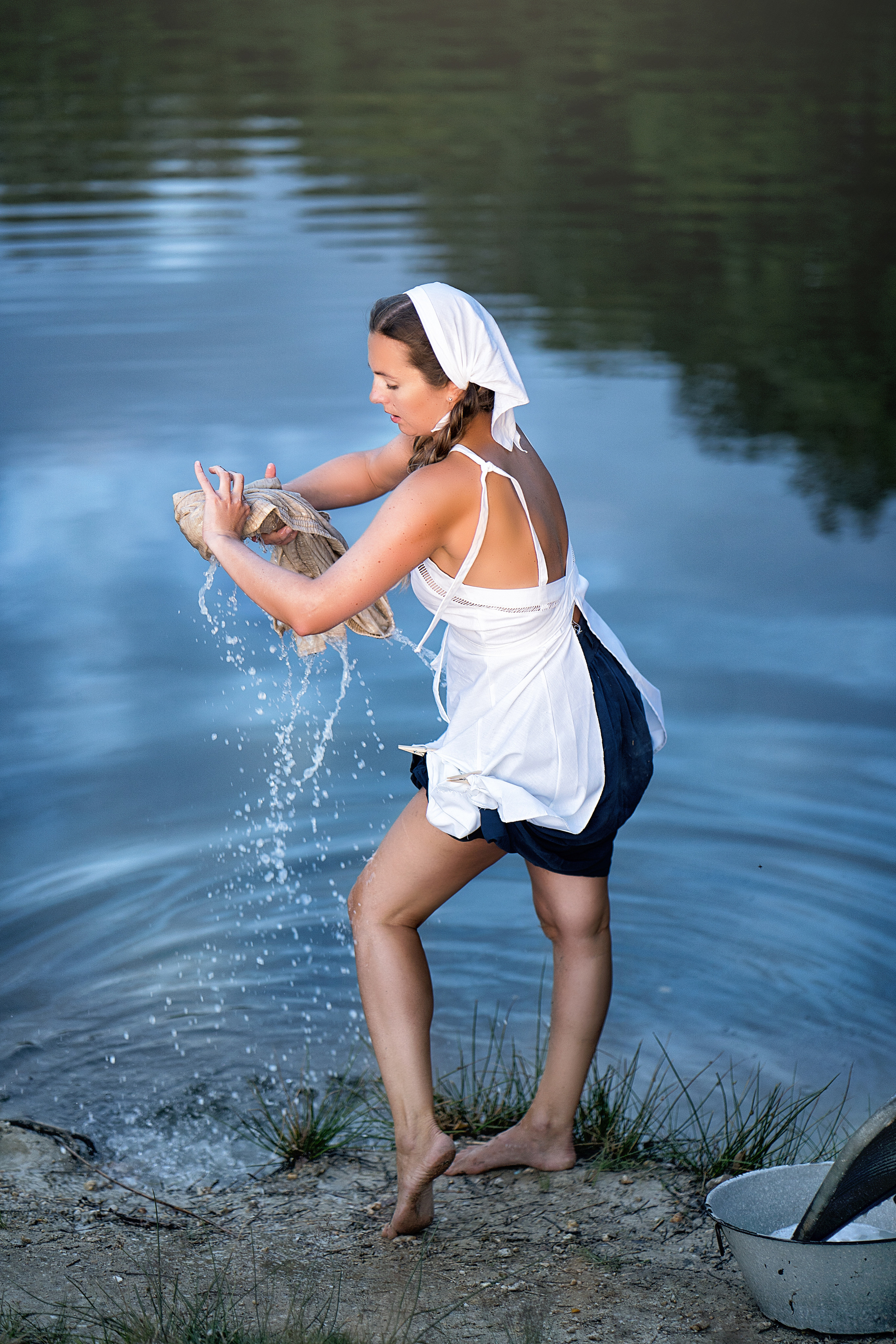 Laudry at the lake. Family, Lifestyle and Portrait photograher in Trier, Germany