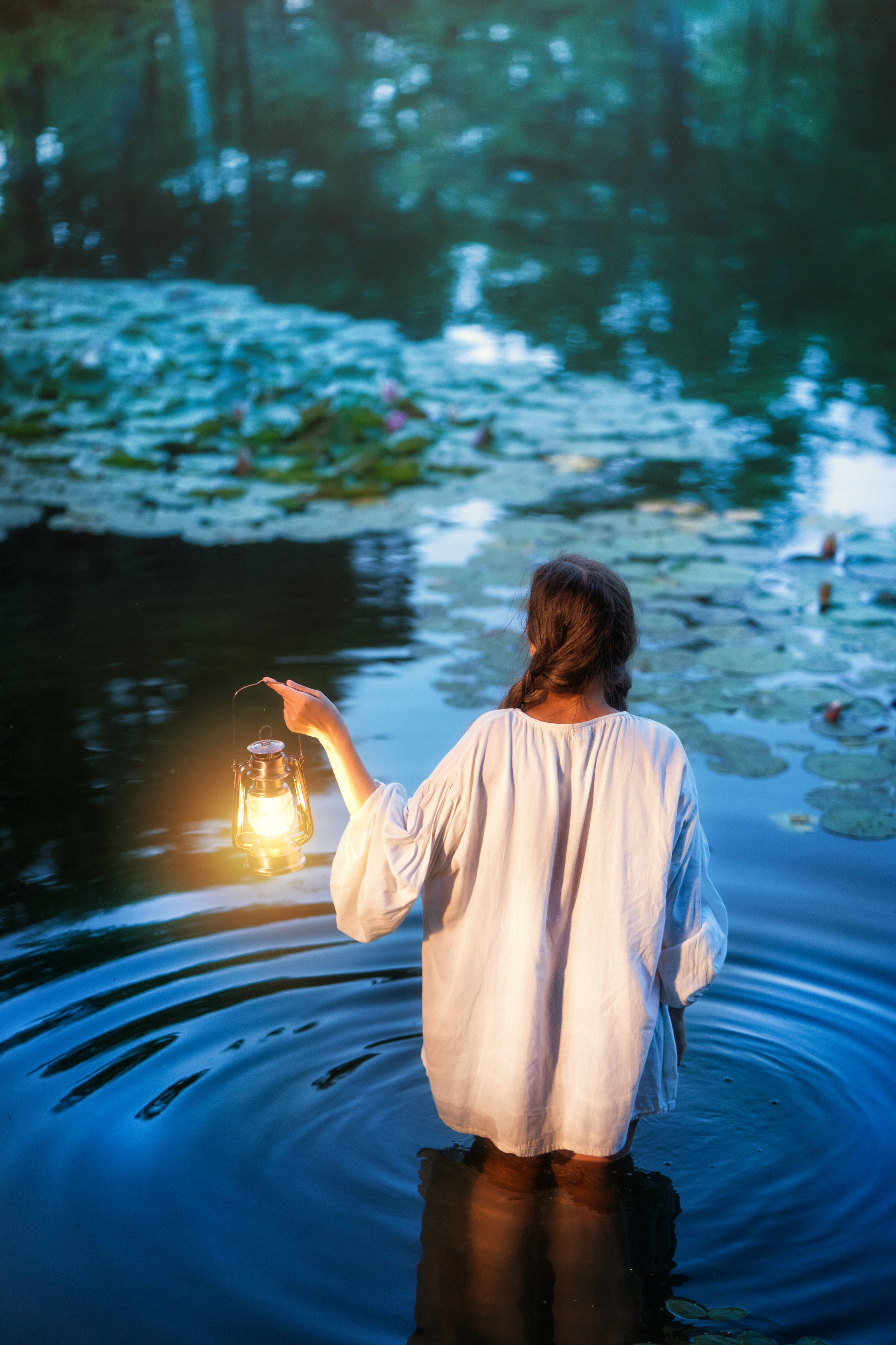 Laudry at the lake. Family, Lifestyle and Portrait photograher in Trier, Germany