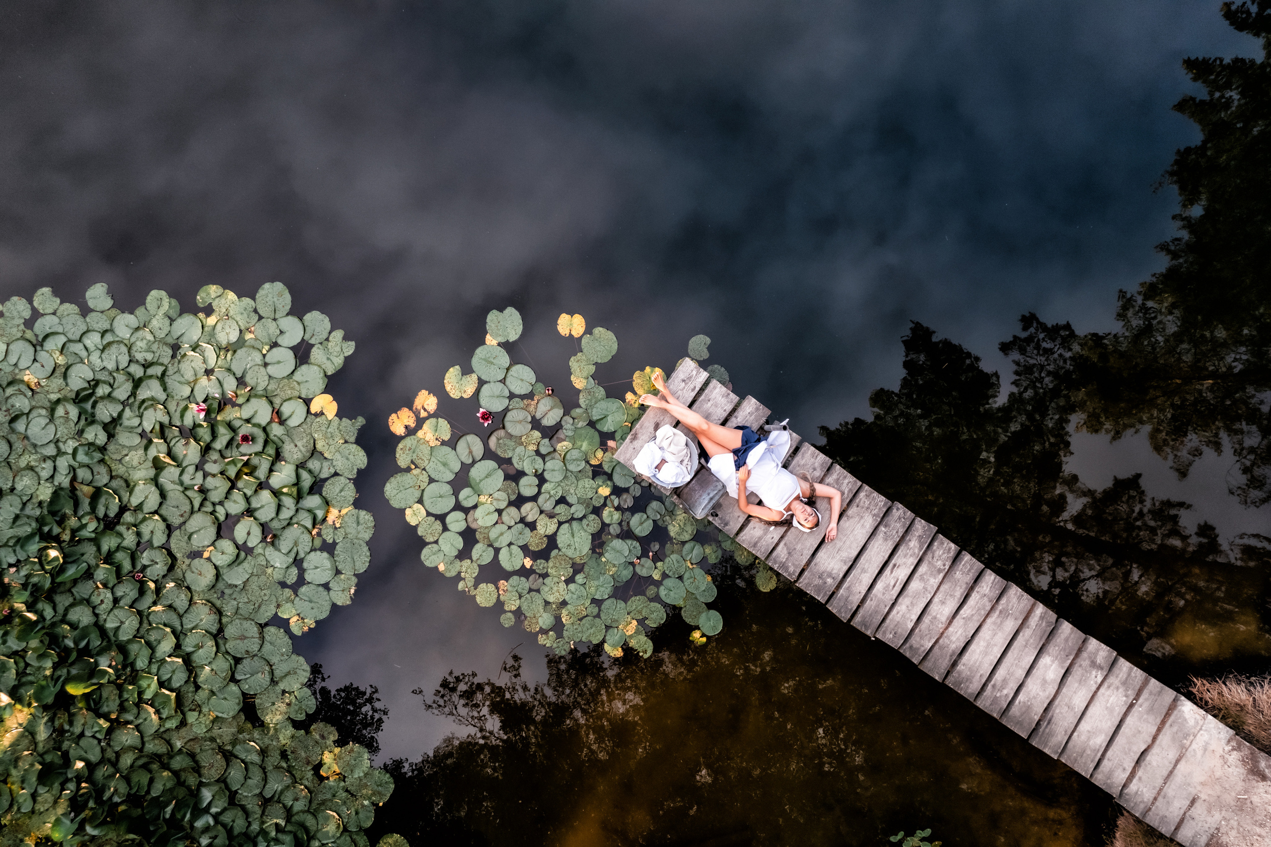 Laudry at the lake. Family, Lifestyle and Portrait photograher in Trier, Germany