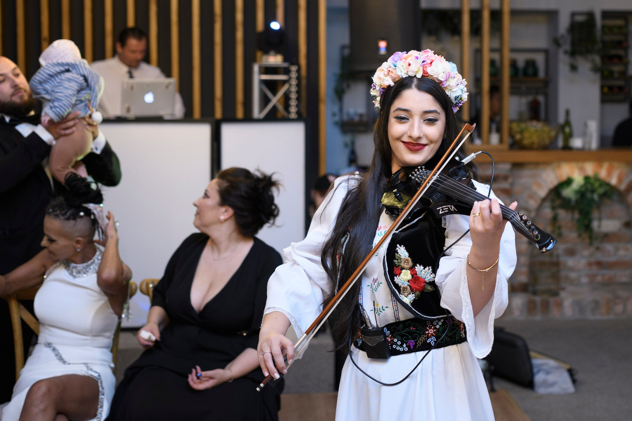 Fotografii Nunta + Botez Ciresul Salbatic. MDimaFotoStudio. Fotograf de nuntă, evenimente private și de familie