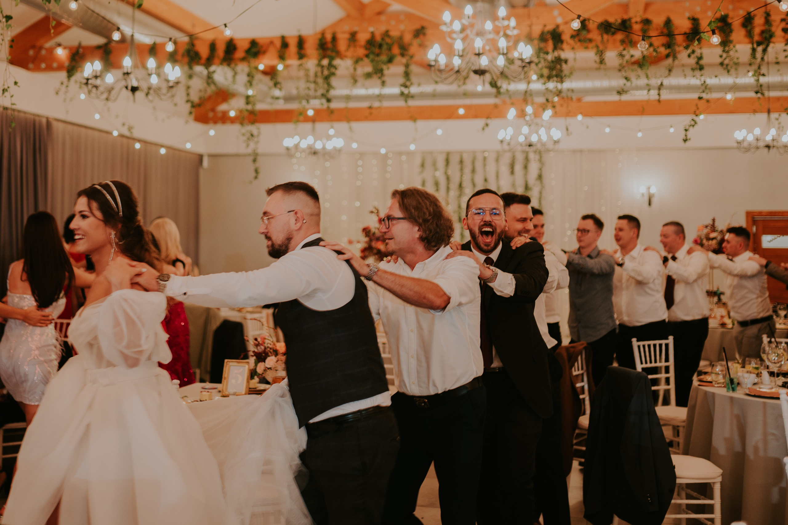 Sala Koralowa w Jaworzu: Opowieść o ślubie Nikoli i Kacpra. Karkowskafoto - fotografia miłości