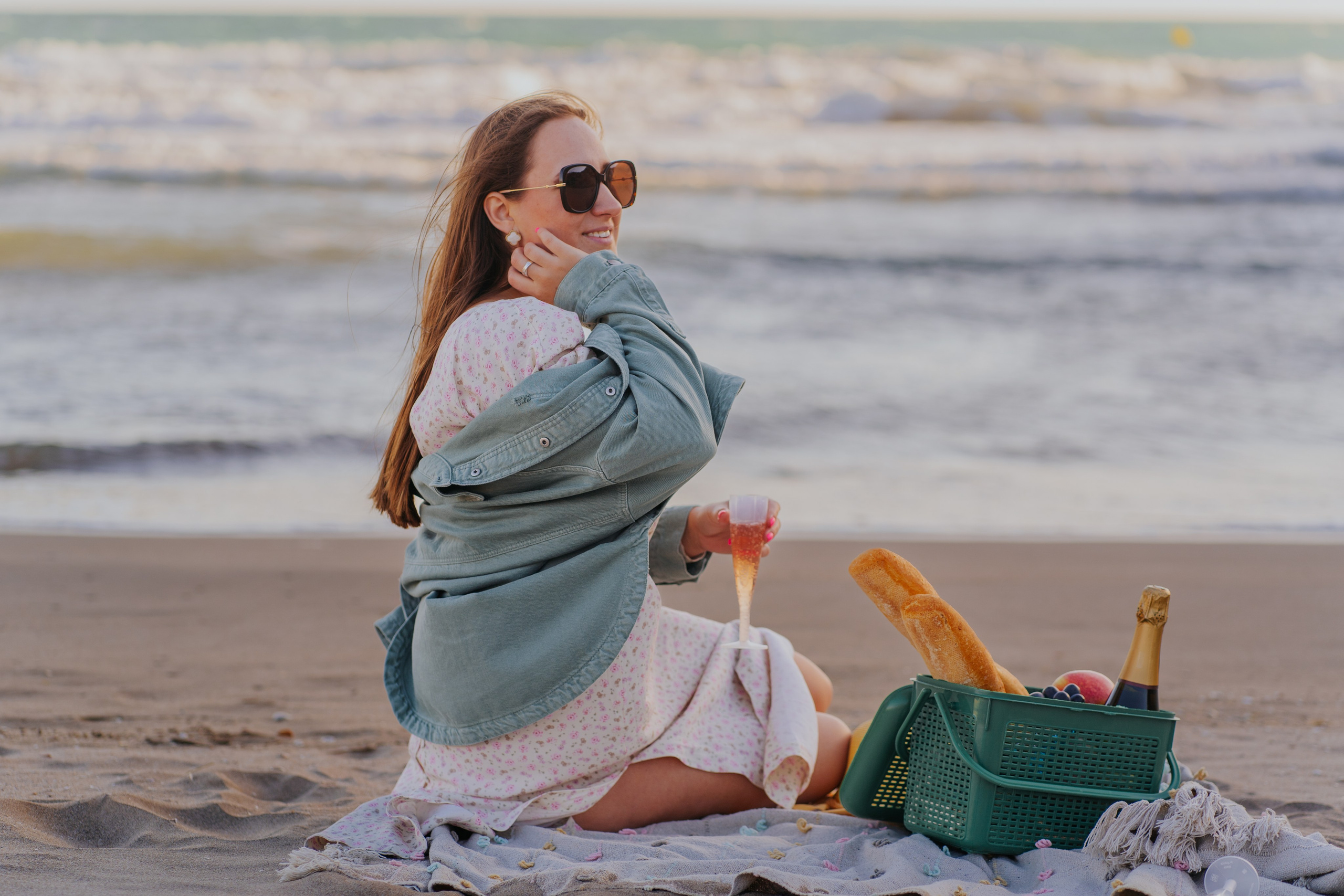 Family Barcelona on the sea. DiaFoto — Wow Photographer in Barcelona | Premium Barcelona Photoshoot Experience
