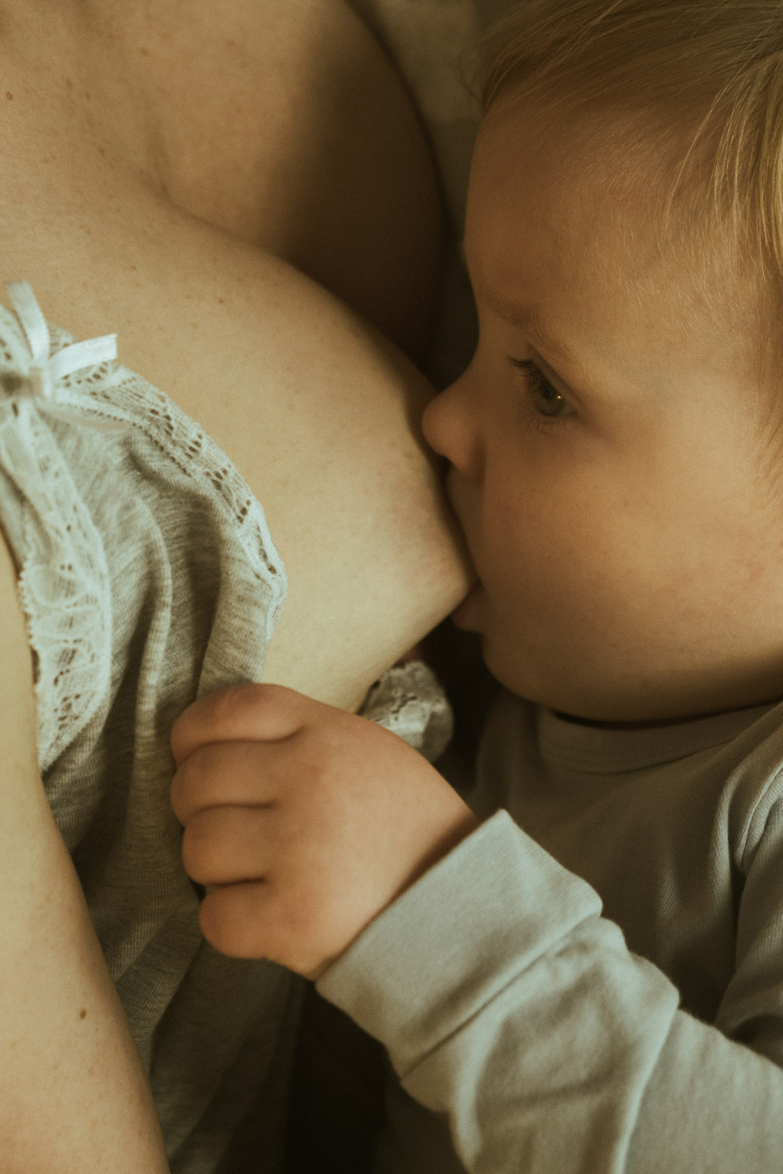 Valeria. Fotógrafa infantil y de lactancia materna y maternidad en Barcelona