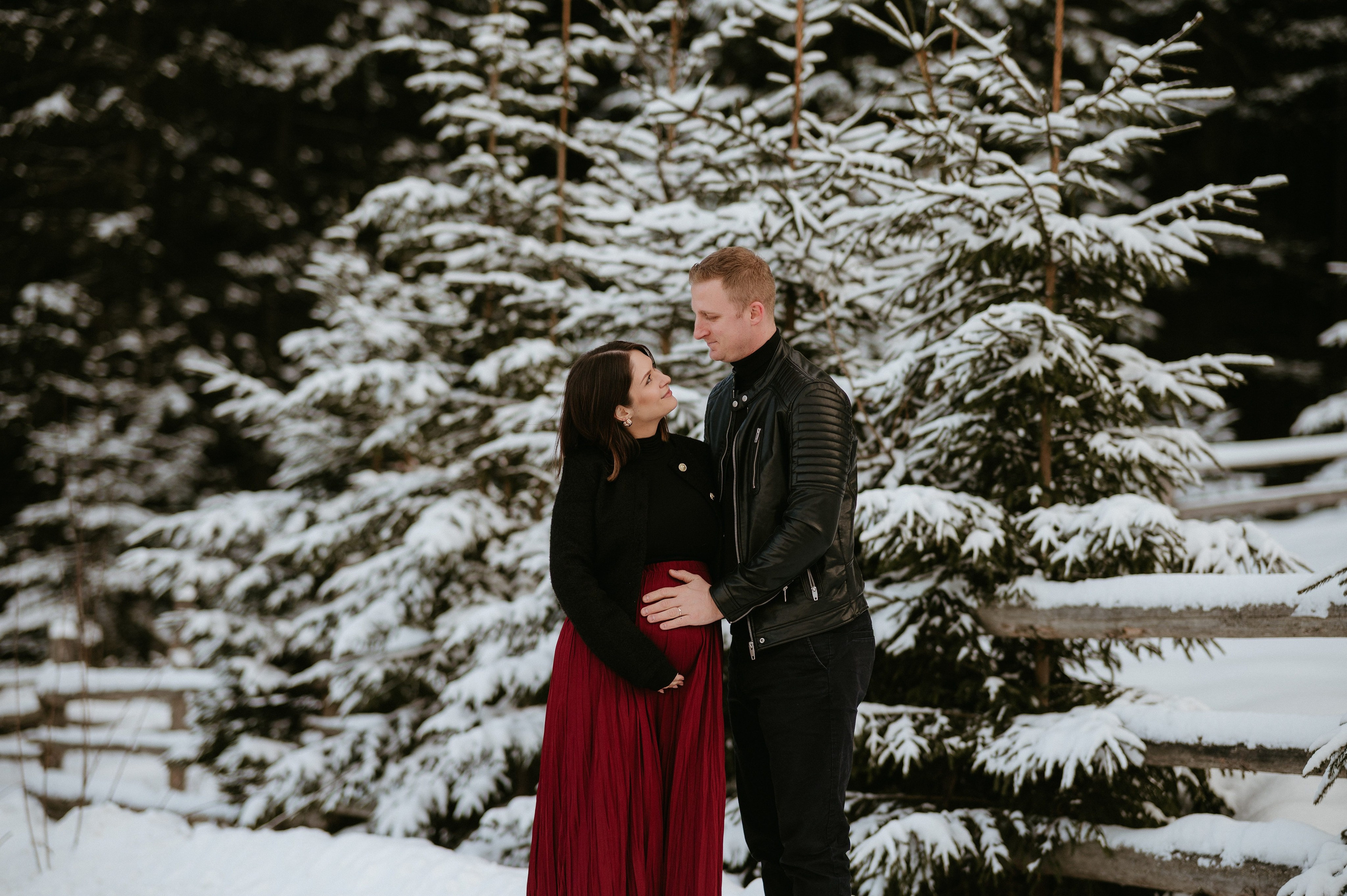 Ședință Foto de Familie la Munte – Fotografii de Iarnă în Lupcina. Valentin Melen - fotograf de nunta 🤍
