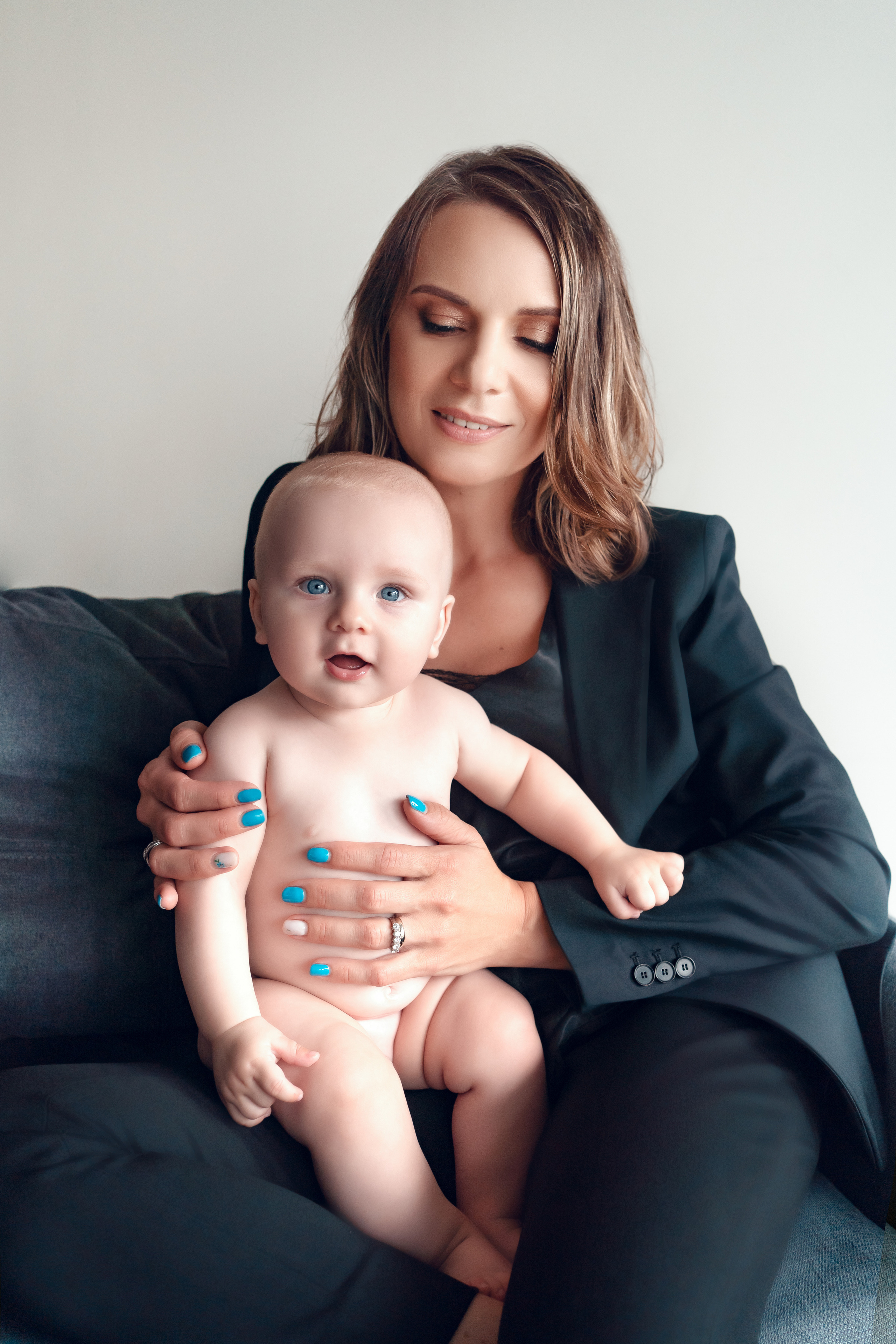 Mother and her baby (at studio). Portrait, Family and Maternity Photographer in Dublin Tania Vaskul