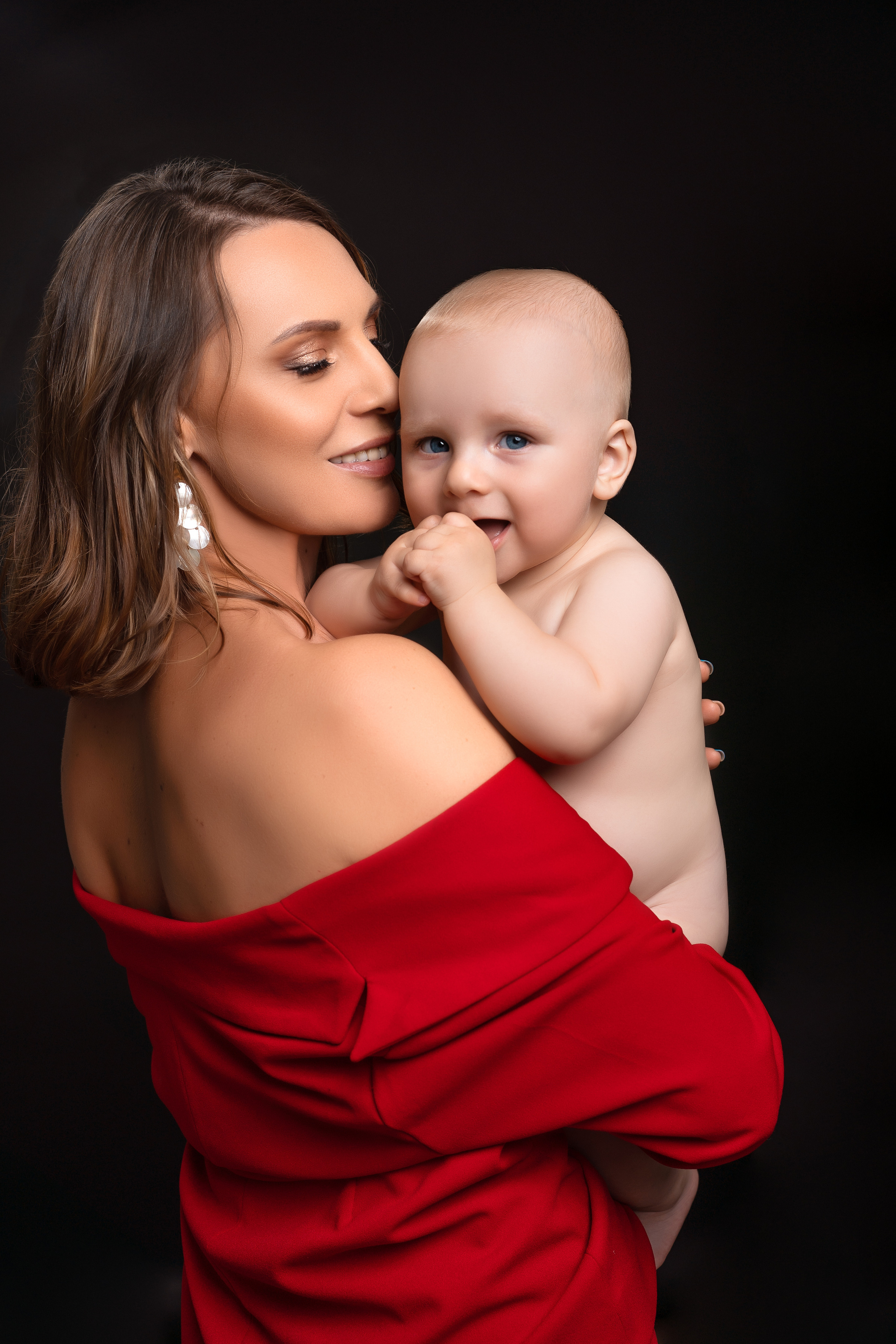 Mother and her baby (at studio). Portrait, Family and Maternity Photographer in Dublin Tania Vaskul