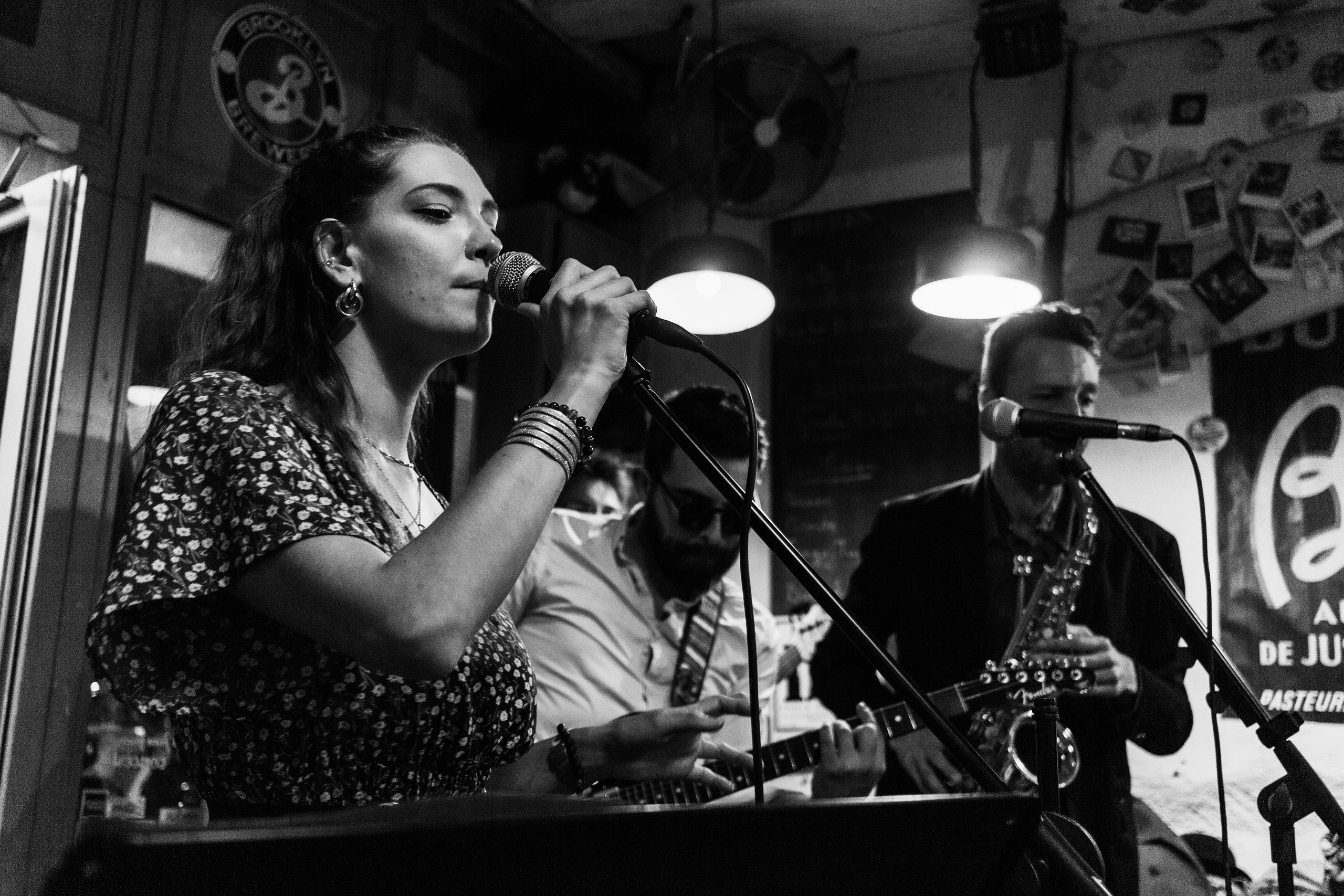 Photographe professionnelle à Poitiers, Tours et Châtellerault | Studio photo entre Poitiers et Tours – portraits, familles, entreprises, ma