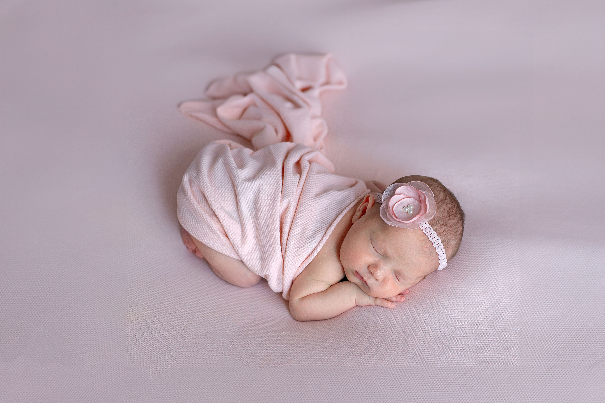 Newborn классическая. Детский и семейный фотограф в г. Бельцы