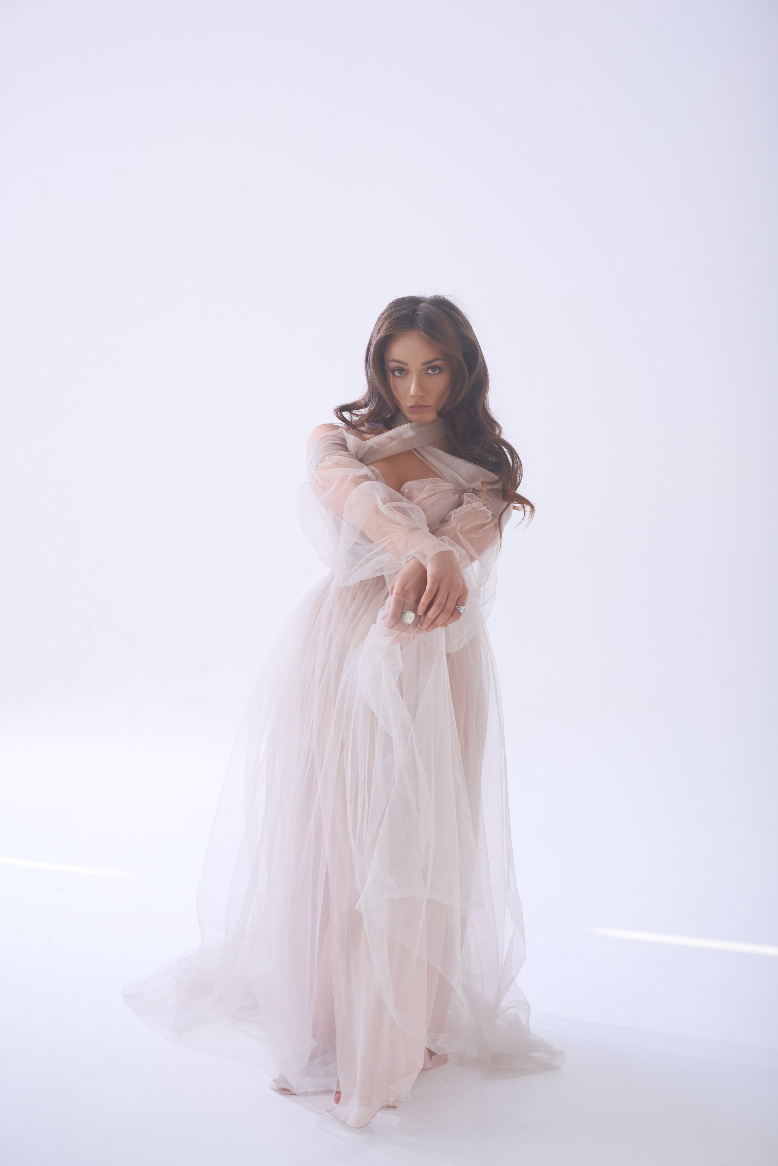 Kreatywna sesja zdjęciowa z skrzydłami i dymem dla Oriany | Fotografia artystyczna. Portrait & Fashion Photographer | Сannes, Paris, Monaco, Dubai, Kyiv — - Alisa Postnykova