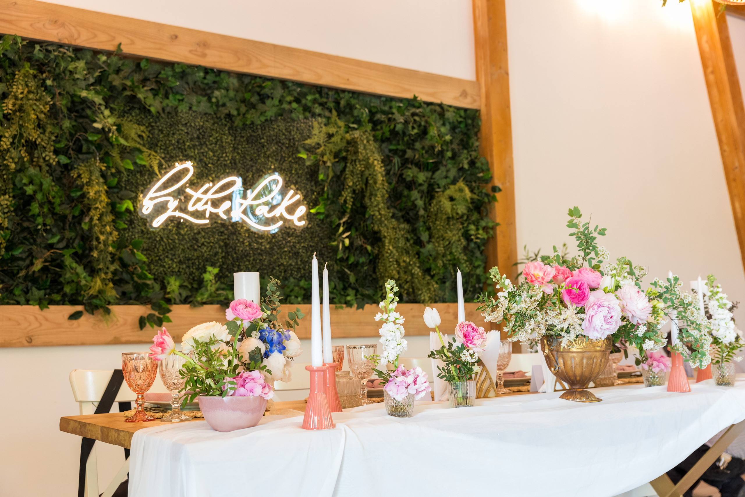 Cât ne costă nunta? Ghid complet pentru viitori miri, cost nunta, ce cheltuieli avem la nunta, cat costa dj, cat costa buchetul de mireasa, cost buchet nasa, cost formatie, cost band, cost saxofon, cost fotograf nunta, cost videograf nunta, cost salon de nunta