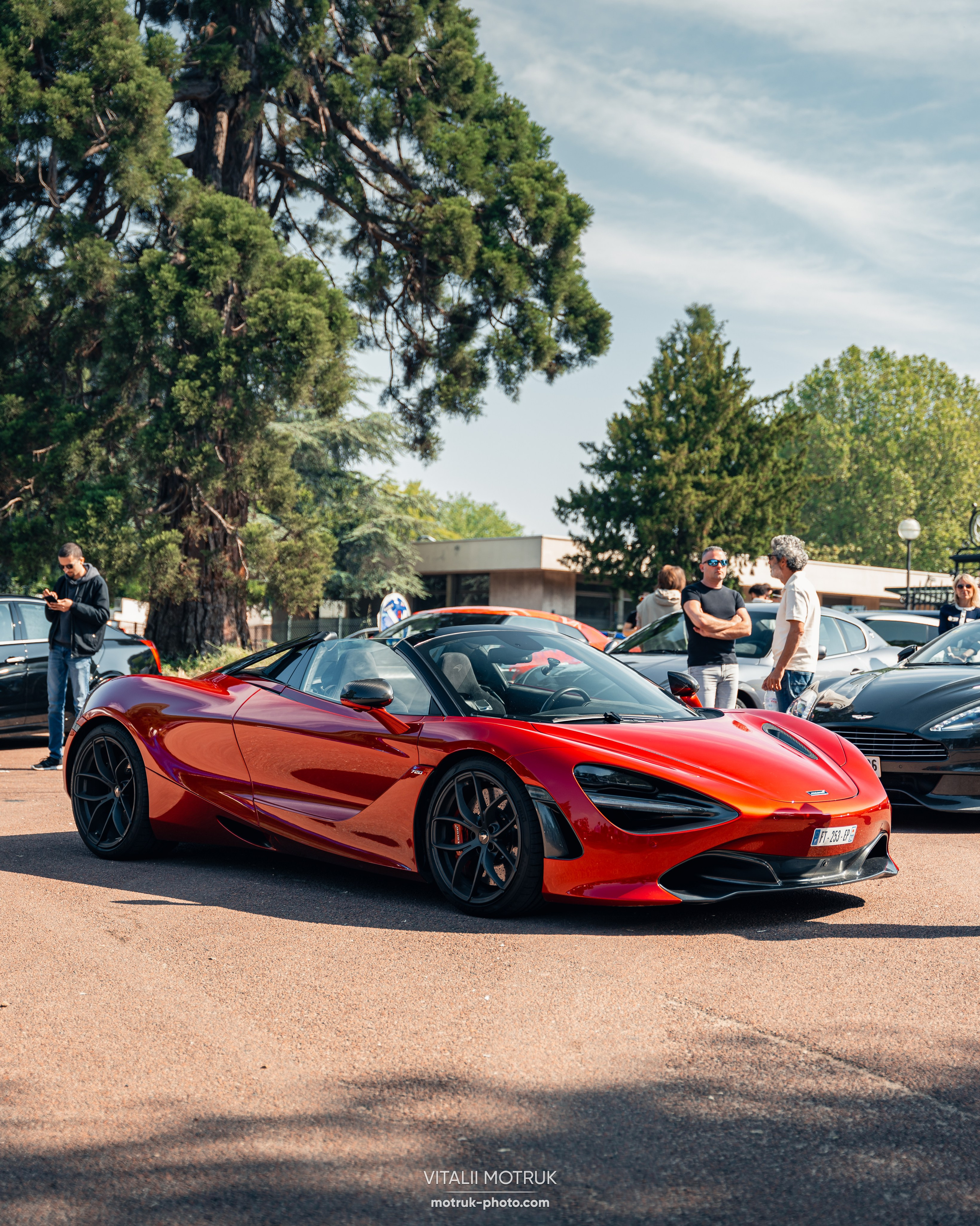 Rassemblement Auteuil 20 mai 2024. Photographe de voitures à Paris — Vitalii Motruk