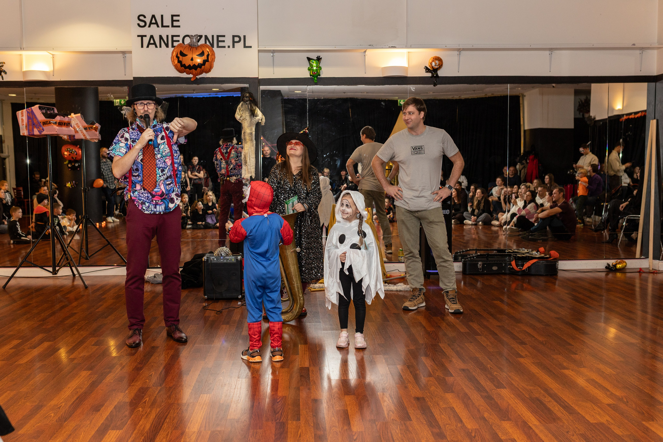 Leo dance studio Helloween 2025. Семейный и детский фотограф в Варшаве Мила Бобровская