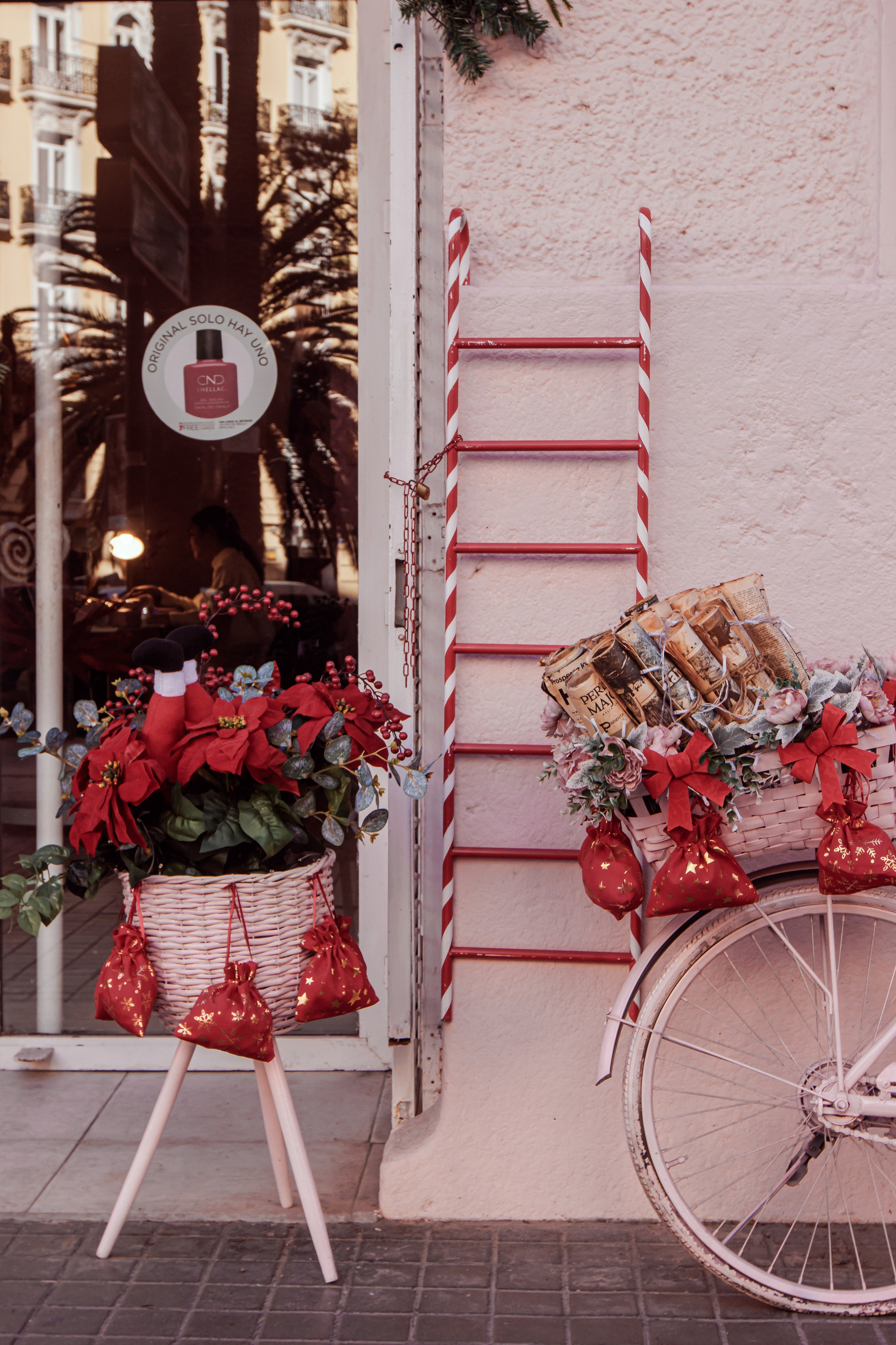 Salón de uñas. Fotógrafo de retrato, familia y reportajes en Valencia | España | Europa Vitalii Lumier