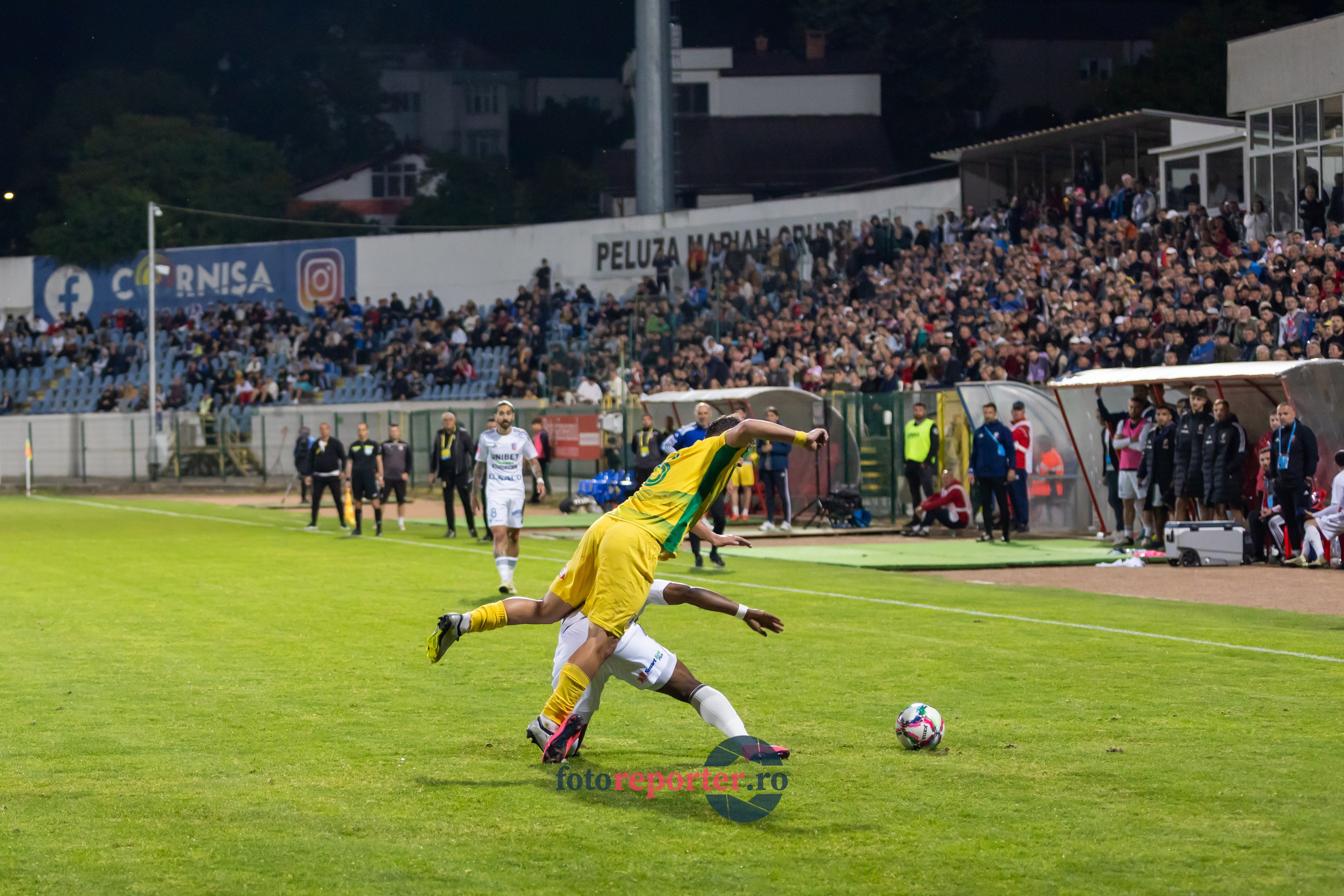 Galerie Foto: FC Botoșani vs. CS Mioveni - Pe 17 mai 2024, am fost martorii unei partide incredibile între FC Botoșani și CS Mioveni, în prima manșă a barajului pentru evitarea retrogradării. În fața unui stadion plin de emoție și speranță, echipa noastră a obținut o victorie importantă, cu un gol marcat de Aldair în minutul 93. 💪 *FC Botoșani 1-0 CS Mioveni*⚽️ Urmăriți momentele cheie ale meciului și bucuria suporterilor în această galerie foto! Pregătiți-vă pentru meciul de retur de pe 24 mai, când vom lupta din nou pentru a rămâne în prima ligă.#FCBotoșani #CSMioveni #BarajRetrogradare #ForzaBotoșani 