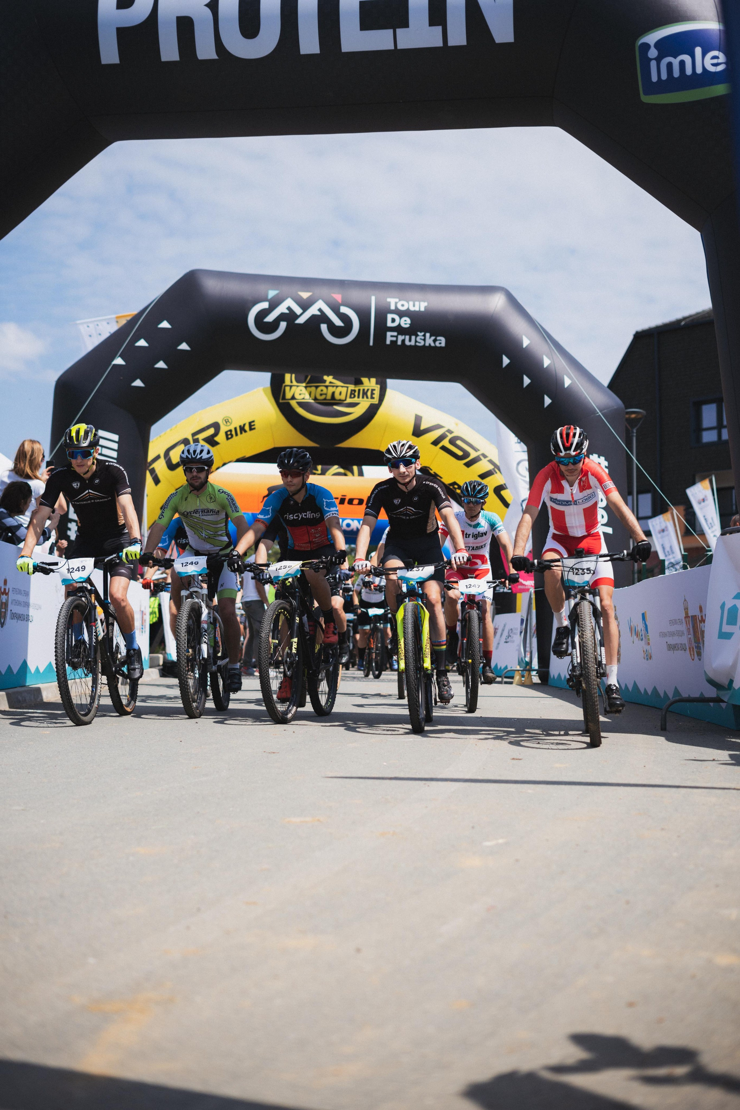 Tour de Fruska. Zhukov studio