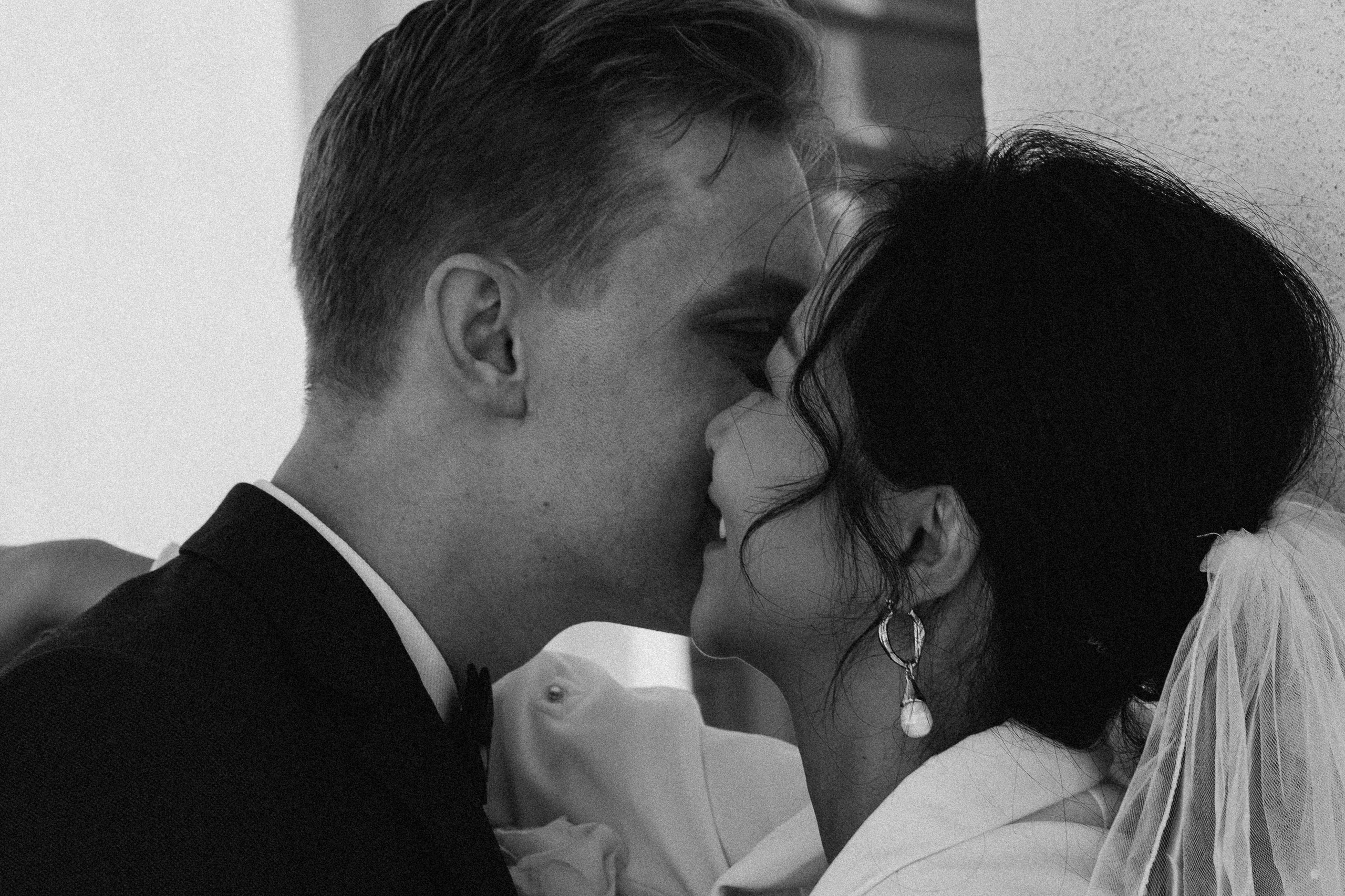 City wedding. Wedding and portrait photographer in Helsinki Vickan O