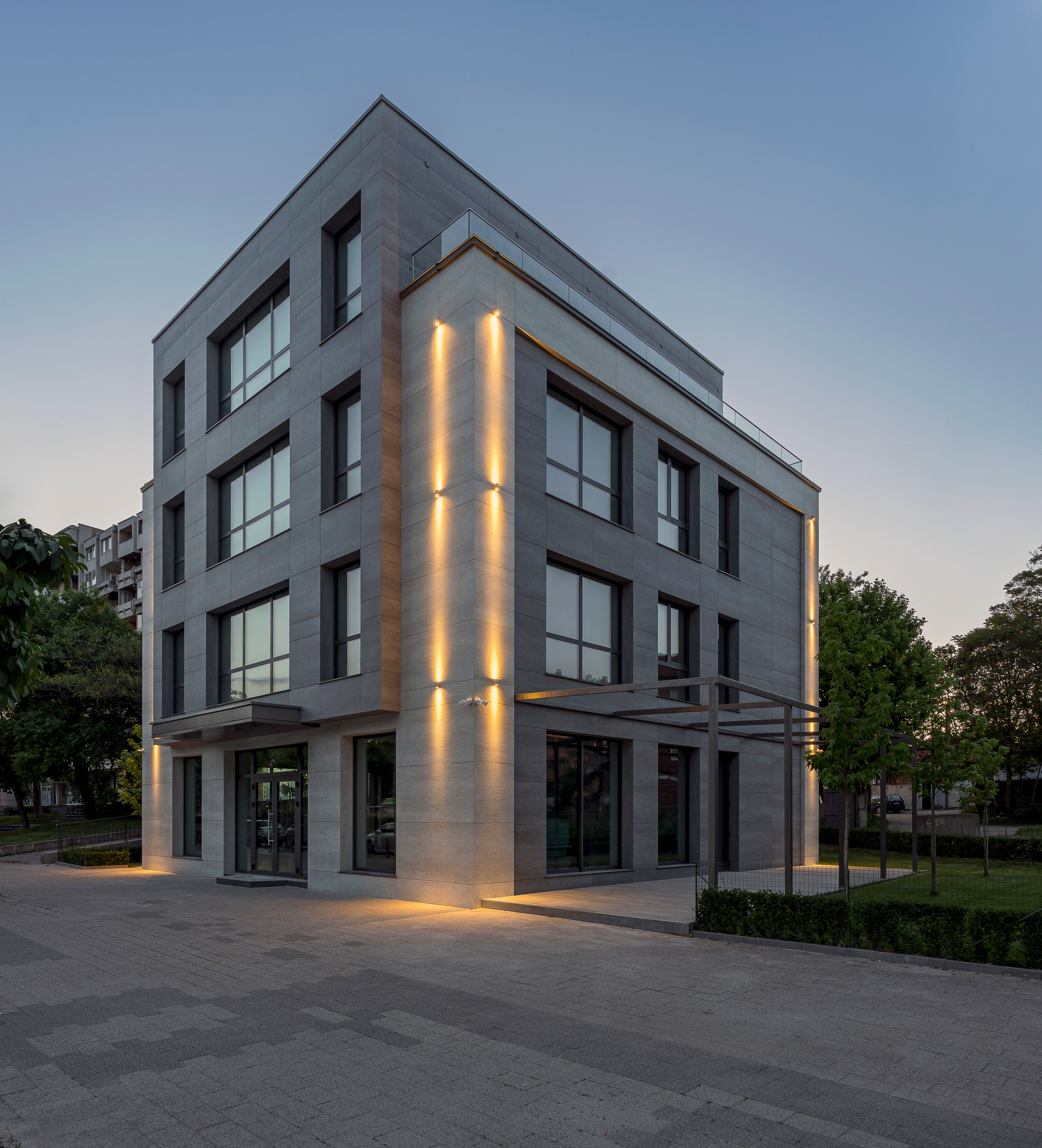 Екстериор на бизнес сграда. Професионален фотограф в Пловдив и областта