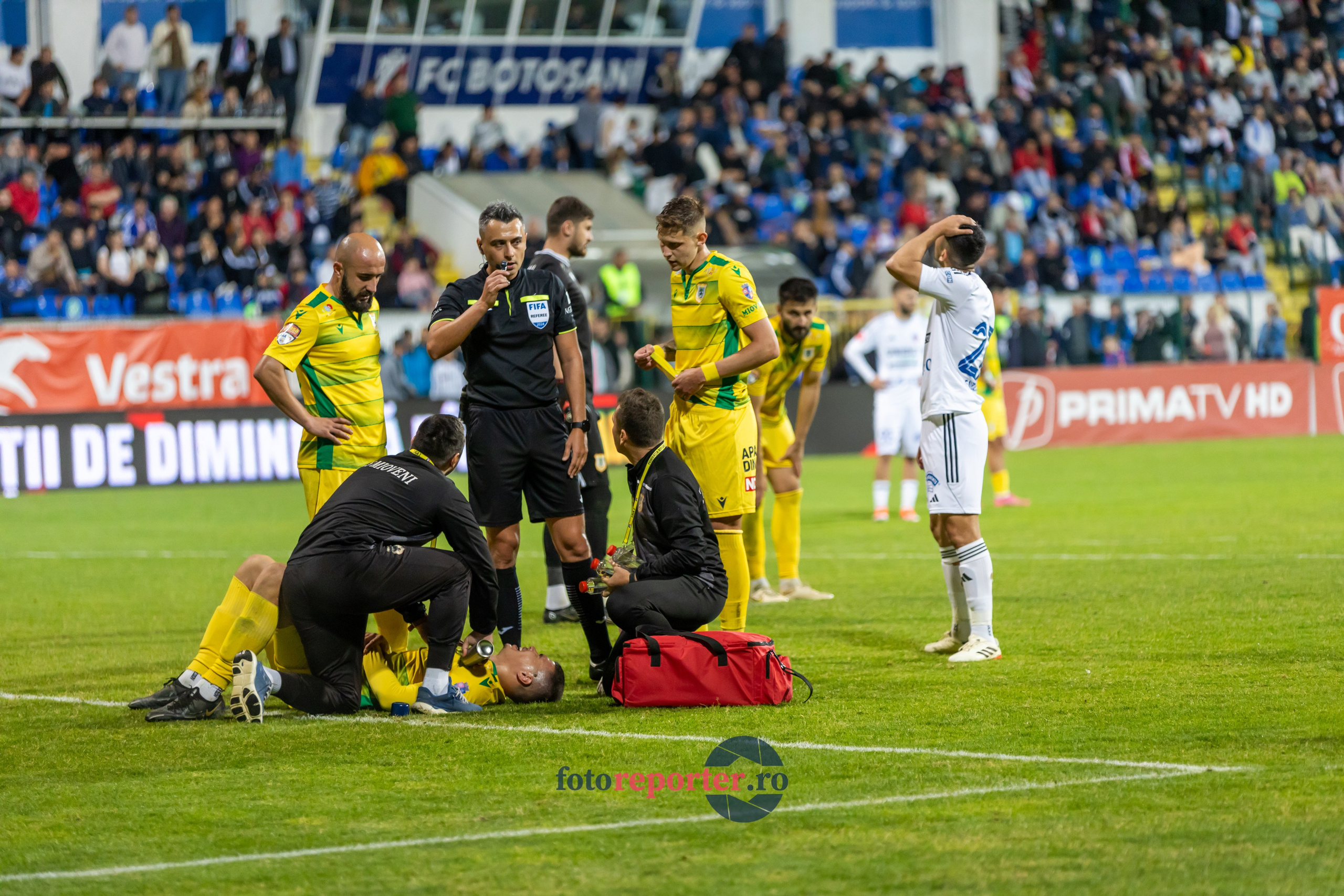 Galerie Foto: FC Botoșani vs. CS Mioveni - Pe 17 mai 2024, am fost martorii unei partide incredibile între FC Botoșani și CS Mioveni, în prima manșă a barajului pentru evitarea retrogradării. În fața unui stadion plin de emoție și speranță, echipa noastră a obținut o victorie importantă, cu un gol marcat de Aldair în minutul 93. 💪 *FC Botoșani 1-0 CS Mioveni*⚽️ Urmăriți momentele cheie ale meciului și bucuria suporterilor în această galerie foto! Pregătiți-vă pentru meciul de retur de pe 24 mai, când vom lupta din nou pentru a rămâne în prima ligă.#FCBotoșani #CSMioveni #BarajRetrogradare #ForzaBotoșani 
