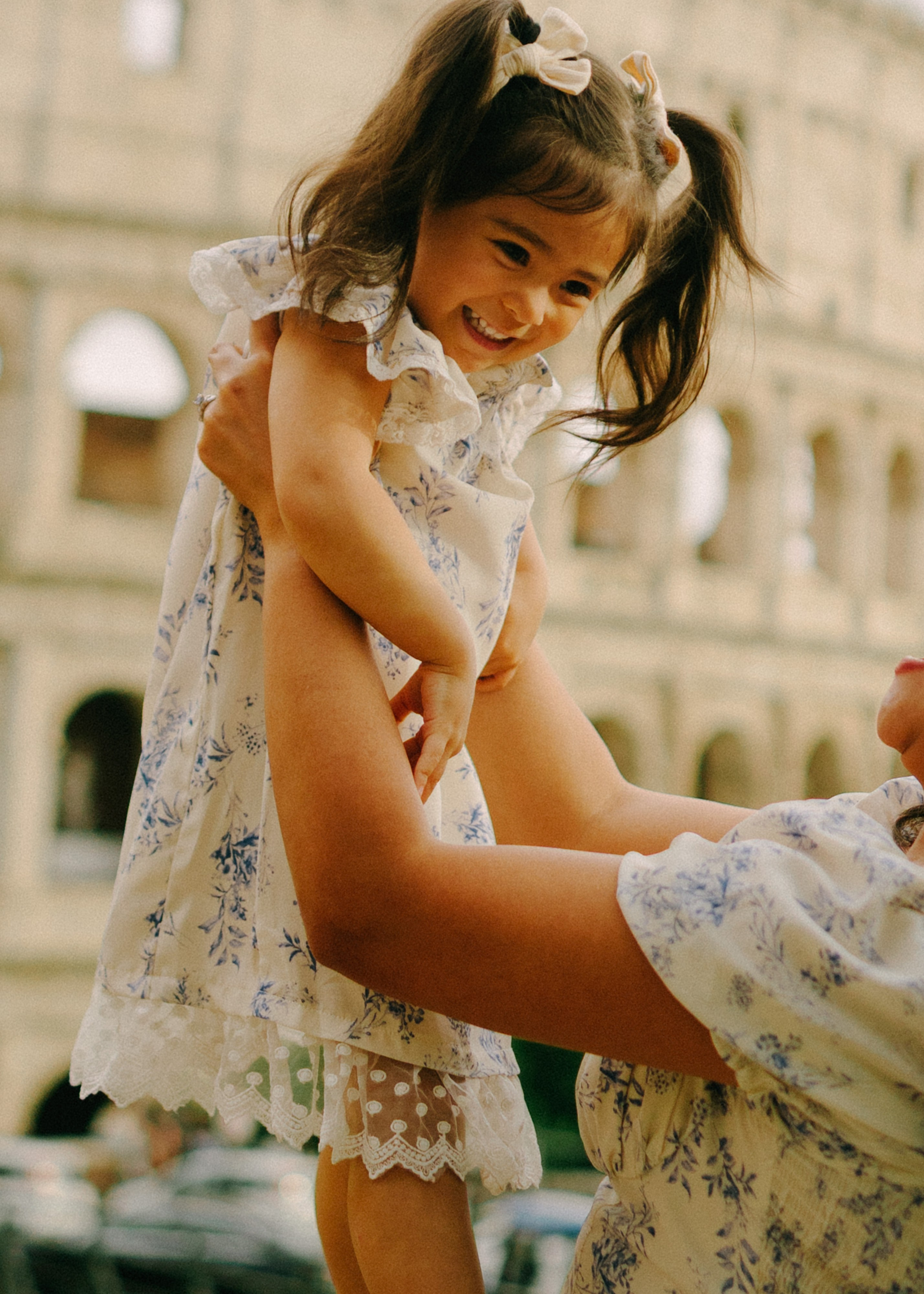 Colosseum Family shoot. Photographer in Rome and Italy. Stas Varych