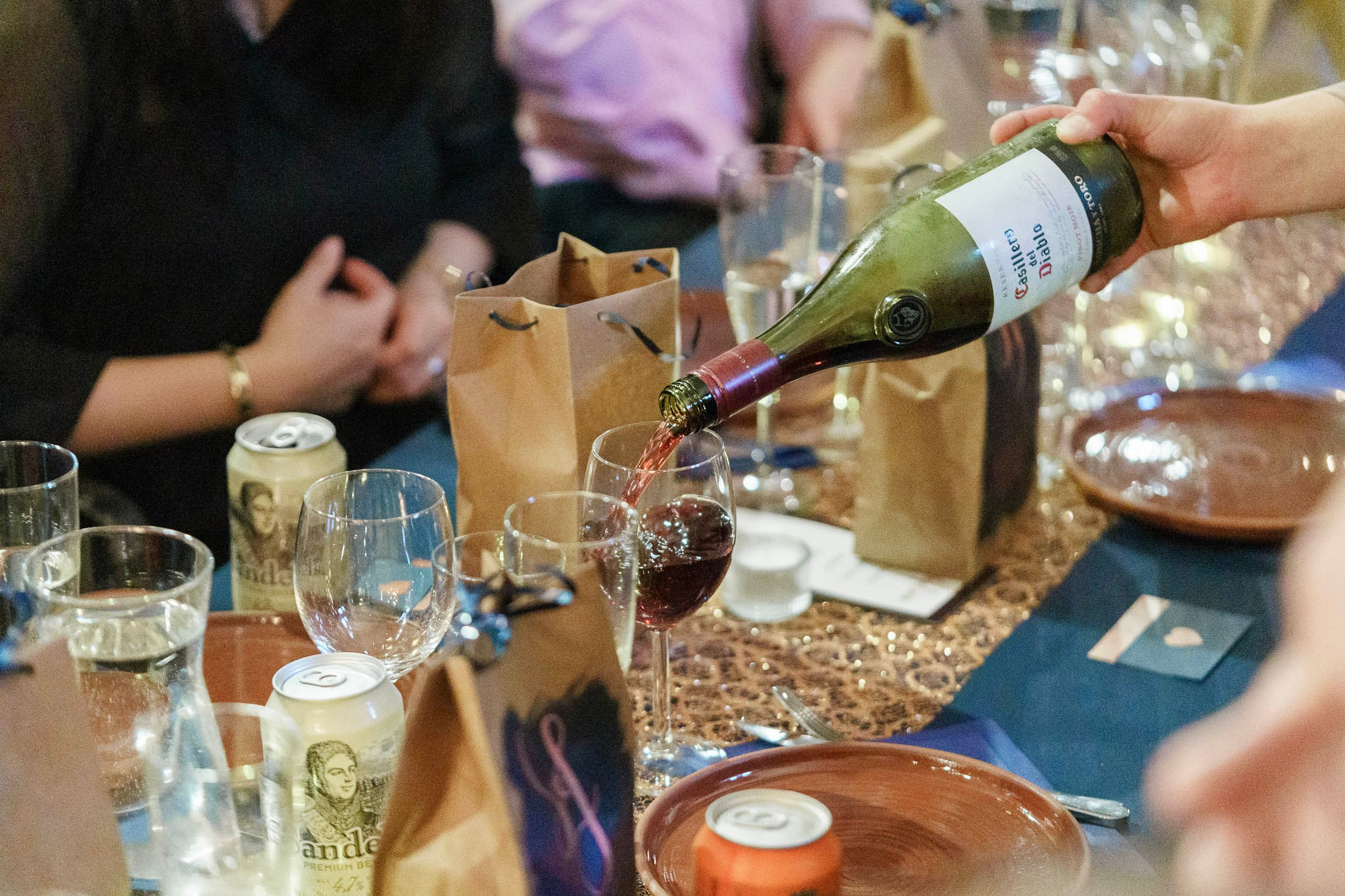 S&J, hääkuvaus Porvoon Tuomiokirkko ja Levinin kellari