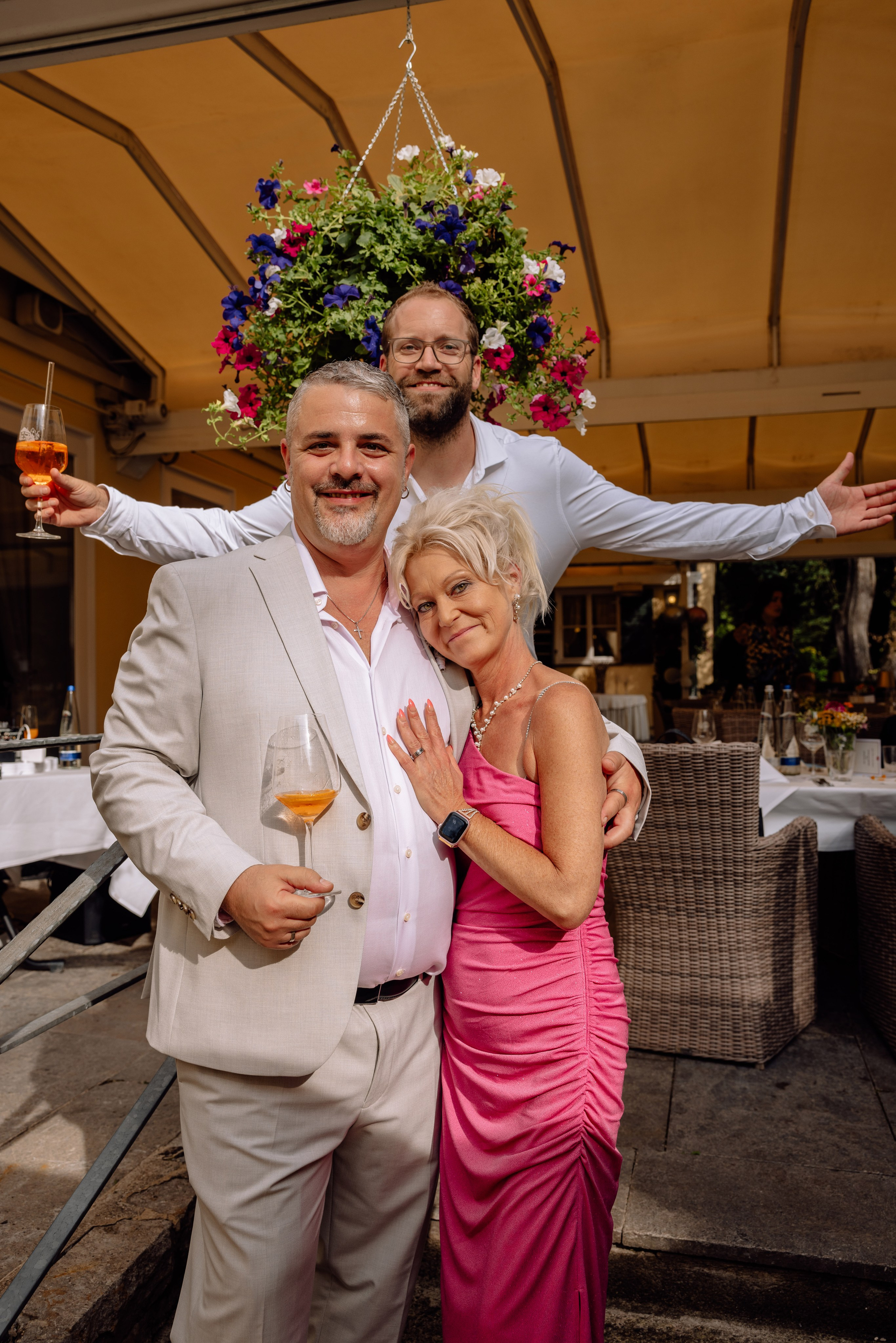 Sandra und Kevin: Standesamt Unterföring und Friedensengel. Hochzeitsfotograf München Taufe Familienfotograf Tanja Mauke