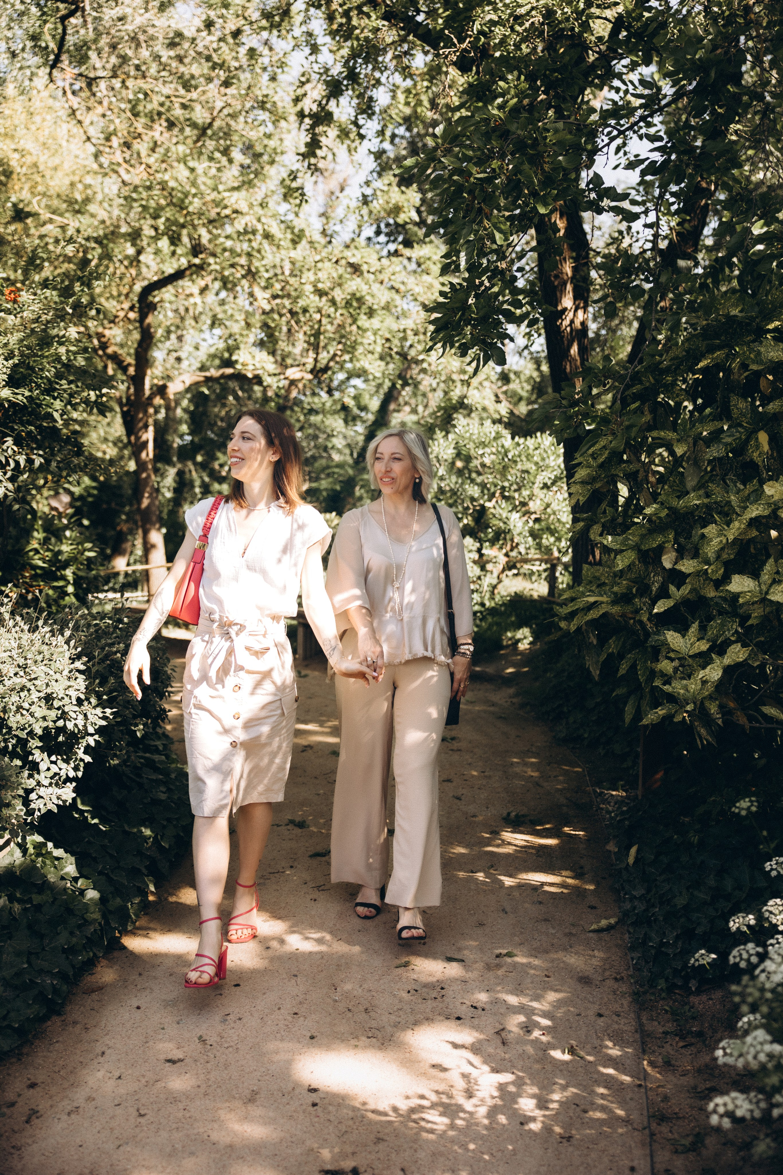Mother-daughter photoshoot at Jardin Japonais de Toulouse. Eugénie Smirnova — Photographe à Toulouse et dans le Sud-Ouest