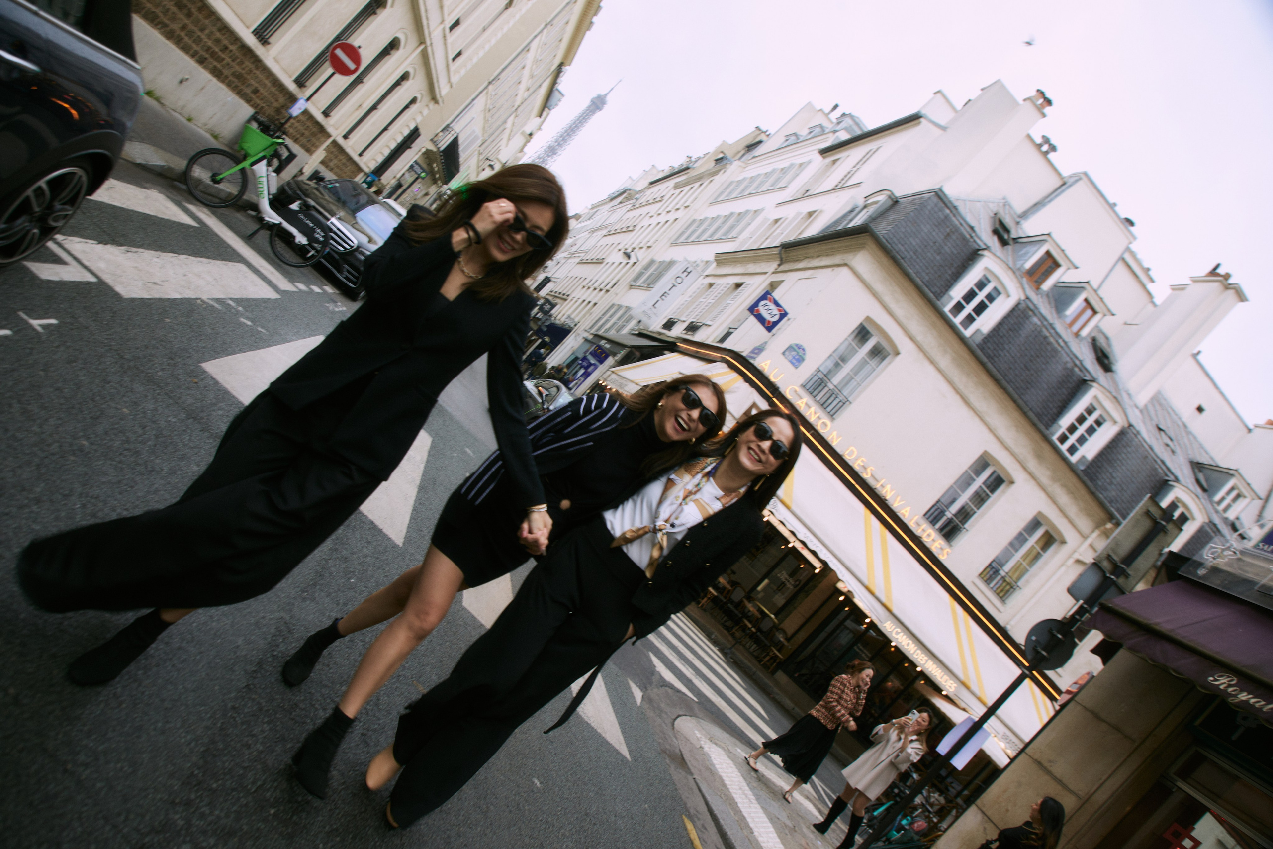 Friends. Photographer in Paris