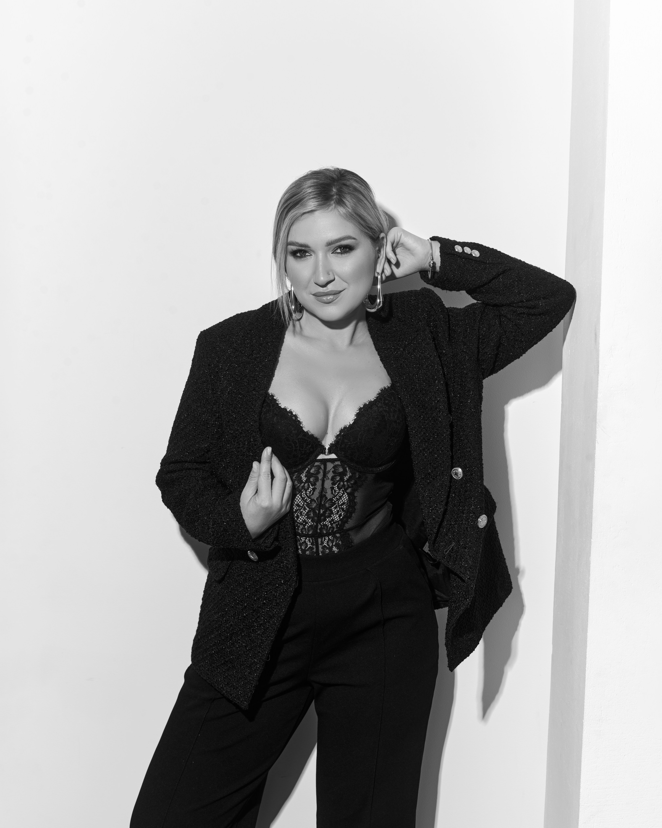 Kreatywna sesja zdjęciowa w studio dla Roksolany – profesjonalne zdjęcia portretowe. Portrait & Fashion Photographer | Сannes, Paris, Monaco, Dubai, Kyiv — - Alisa Postnykova