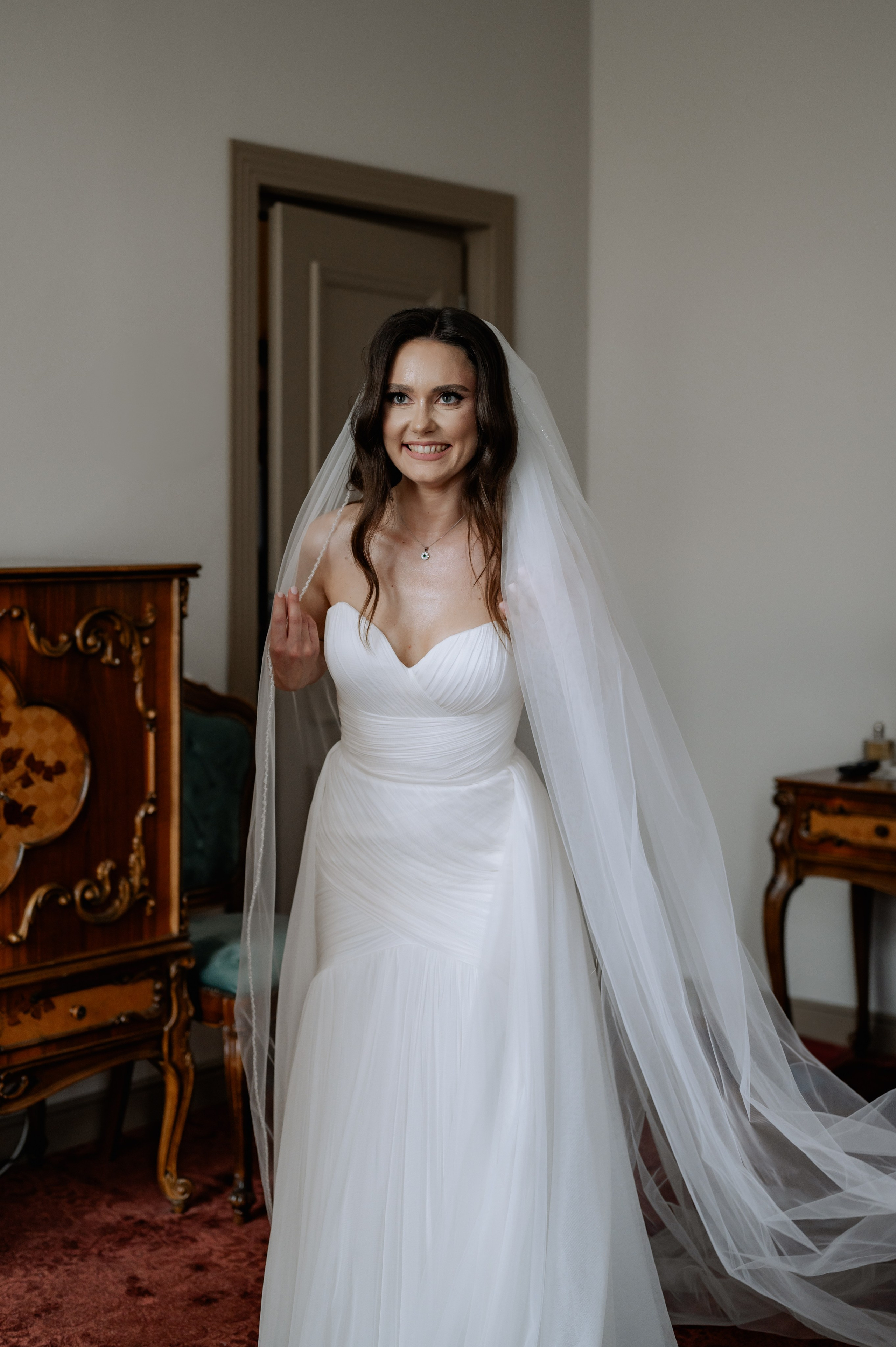 Cununie civila in aer liber , artificii de zi colorate , decor nunta , nunta la Hotel Traian. Proud Vision Weddings | Wedding Photography & Film — Servicii profesionale Foto Video Nunta Iasi