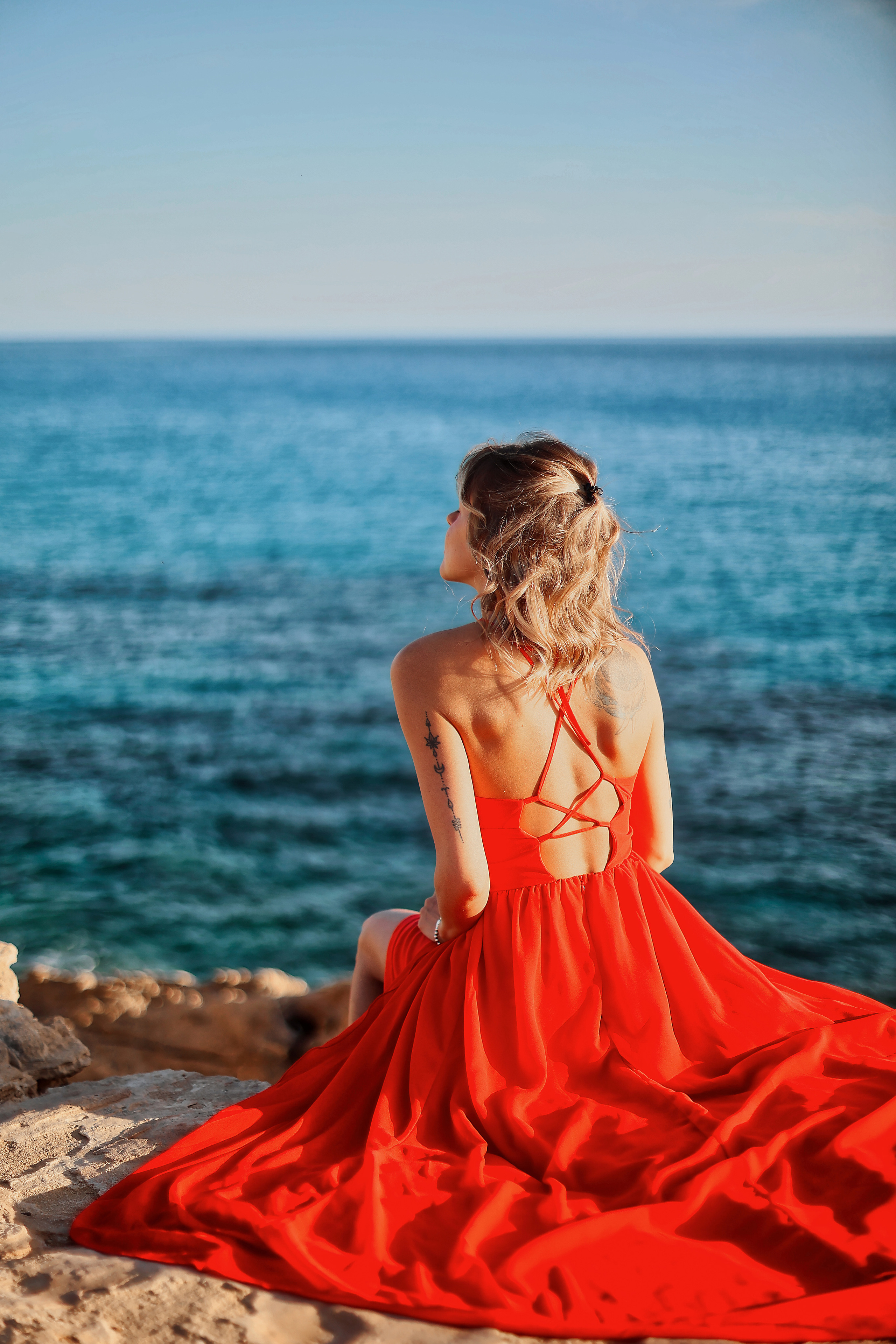 Индивидуальная съемка в красном платье, Айя-Напа. Апрель, 2022. Kipriotka. Ваш фотограф на Кипре (Айя-Напа, Протарас)