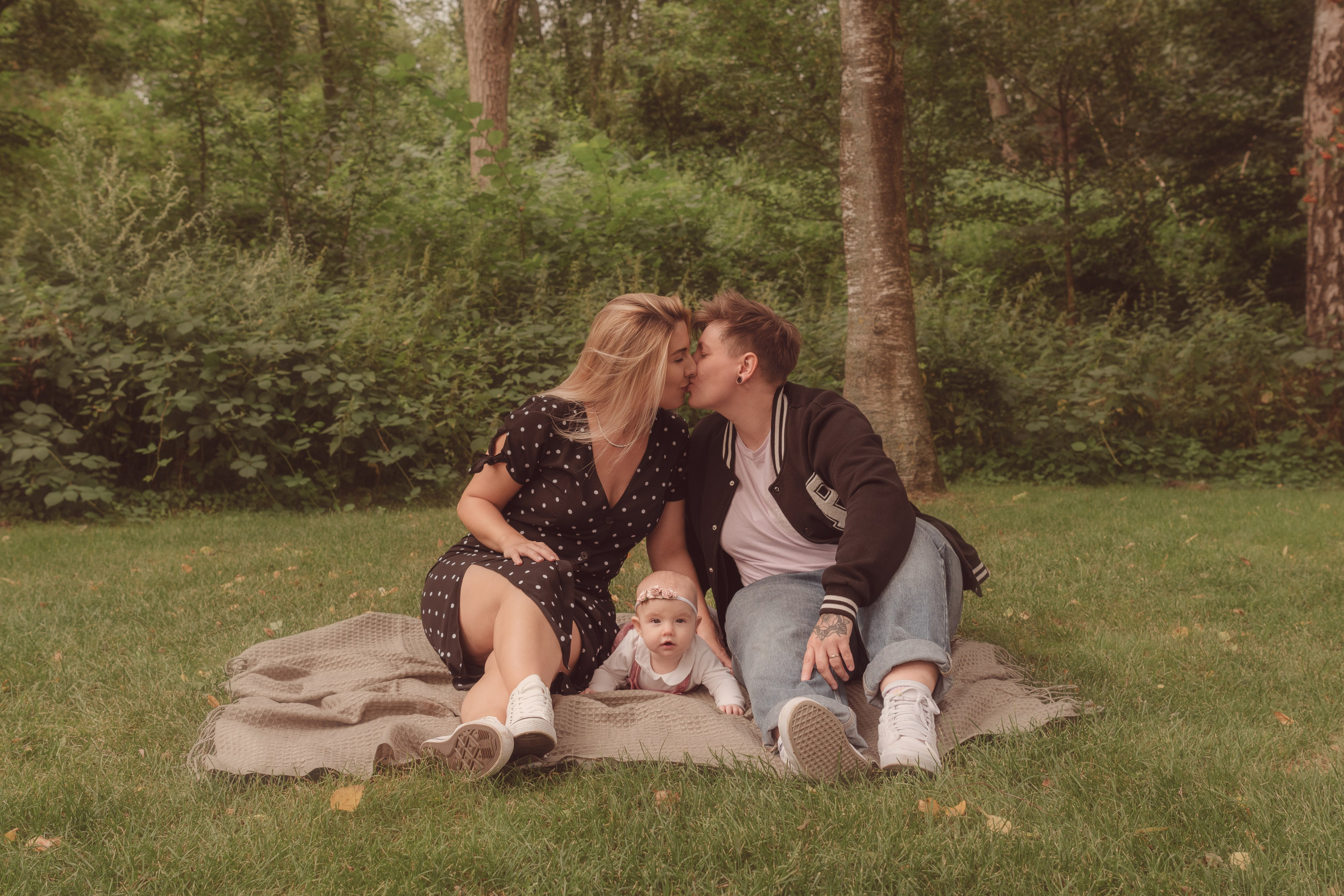 Hayley & Katja. Maternity Newborn and Family photographer Hamburg Claire Hambley