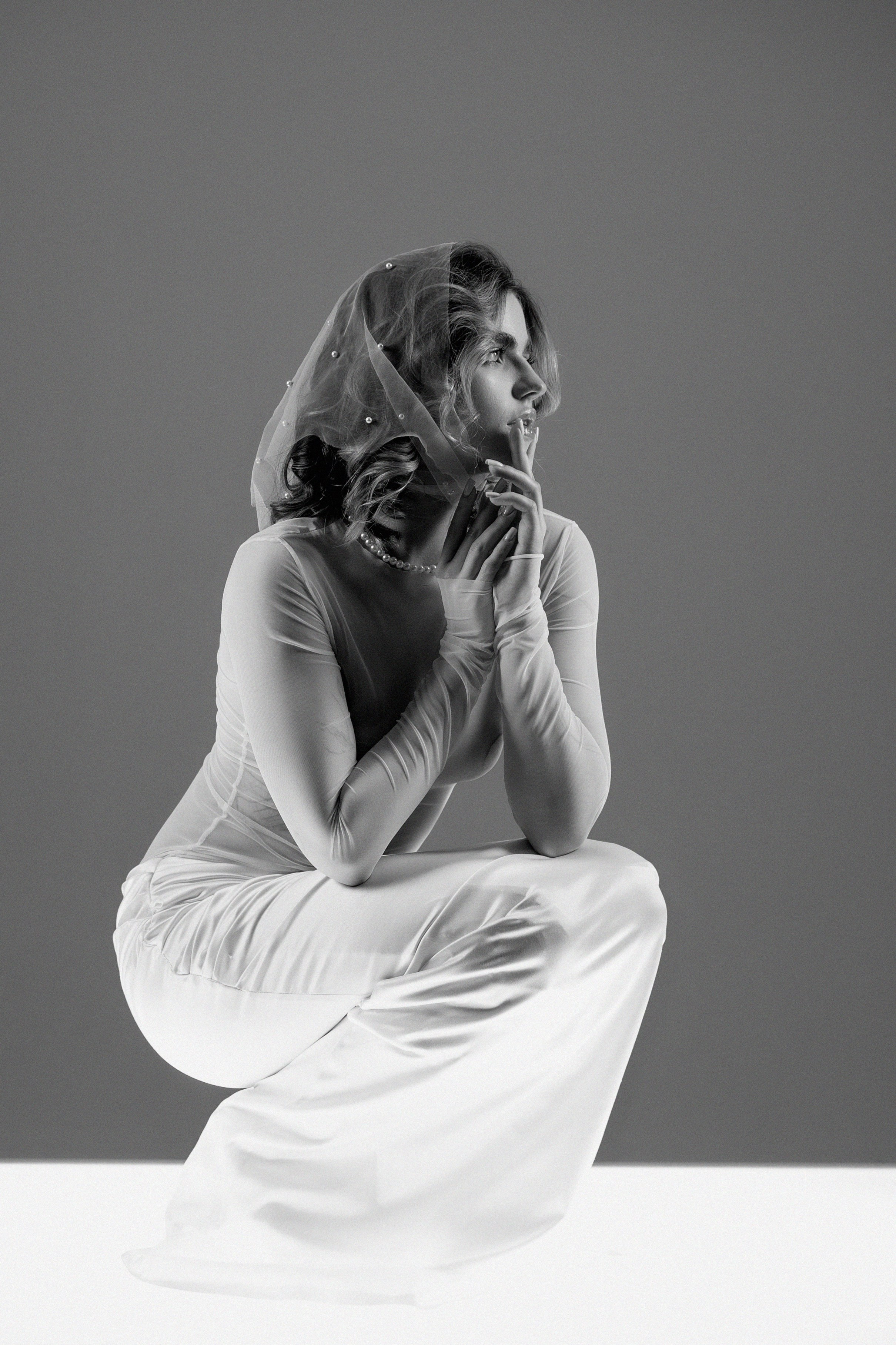 фотосессия на прозрачном стекле в нежном стиле 