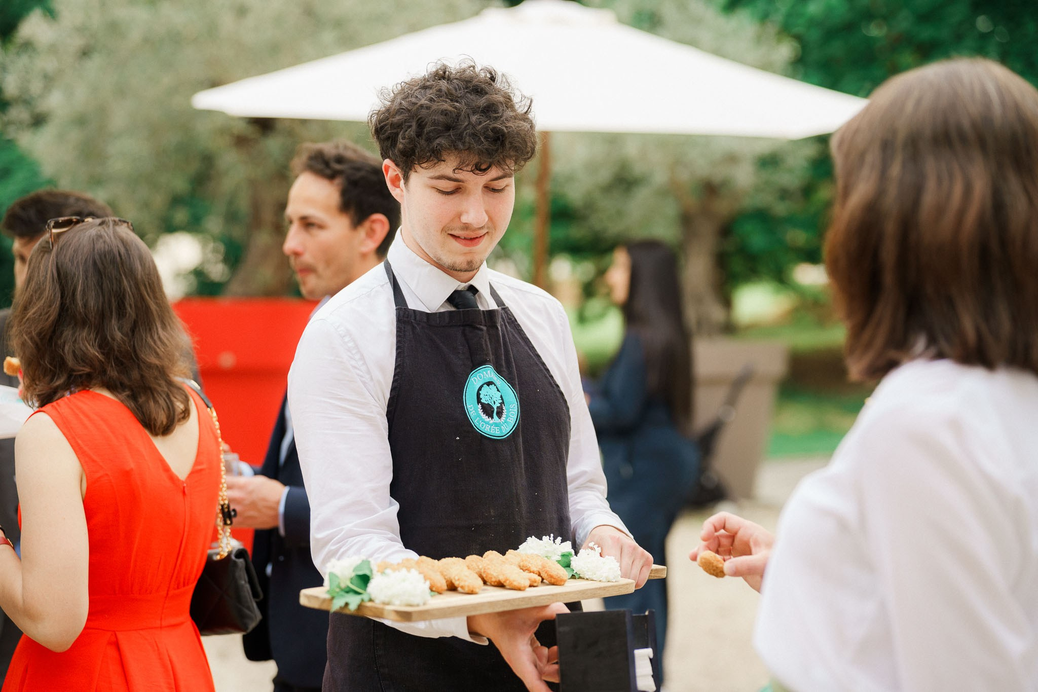 K& F, destination wedding photographer in L’Orangerie de l’Orée du Bois, France