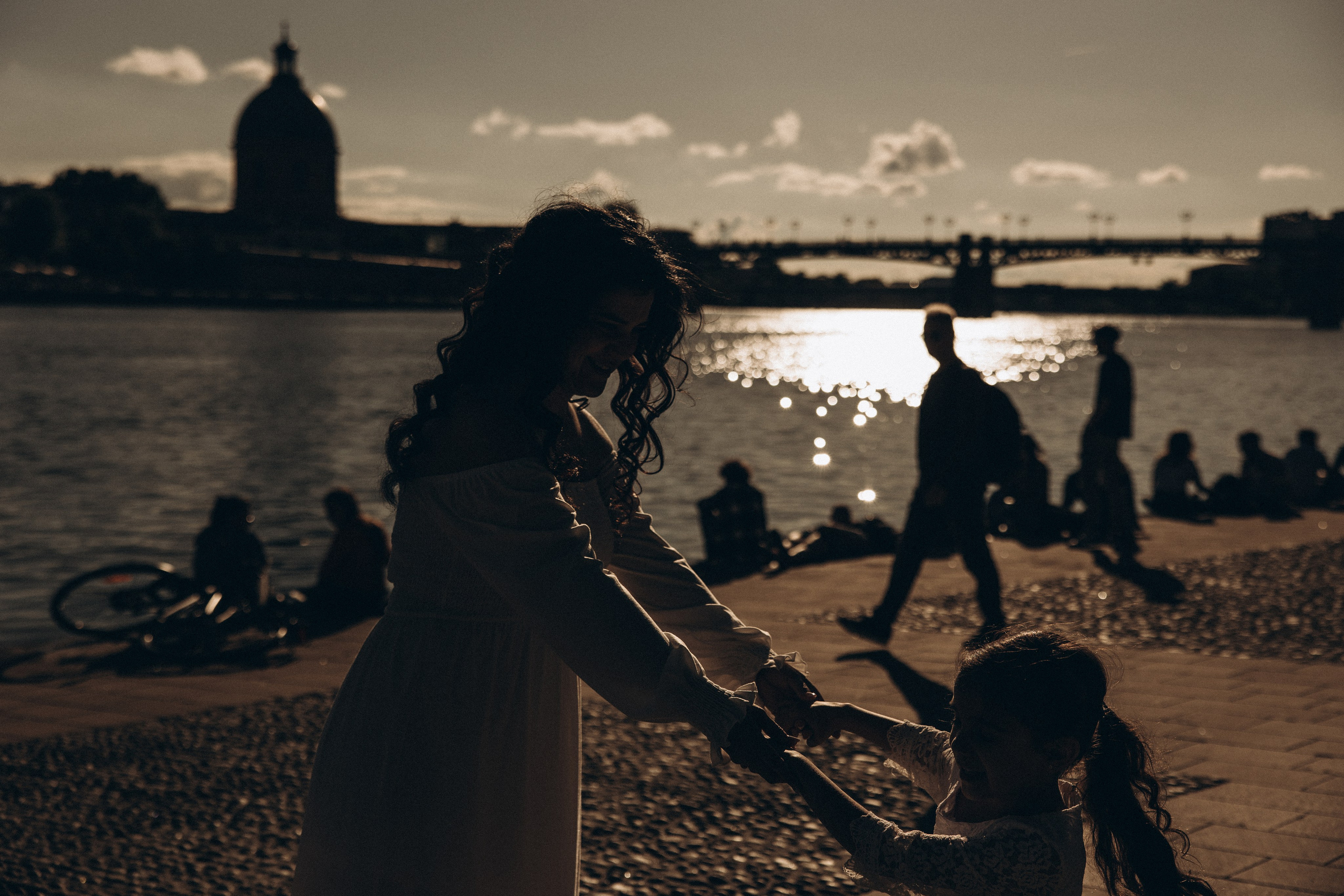 Family photo session in Toulouse. Eugenie Smirnova — wedding, corporate and lifestyle photographer in Toulouse and Southwest France