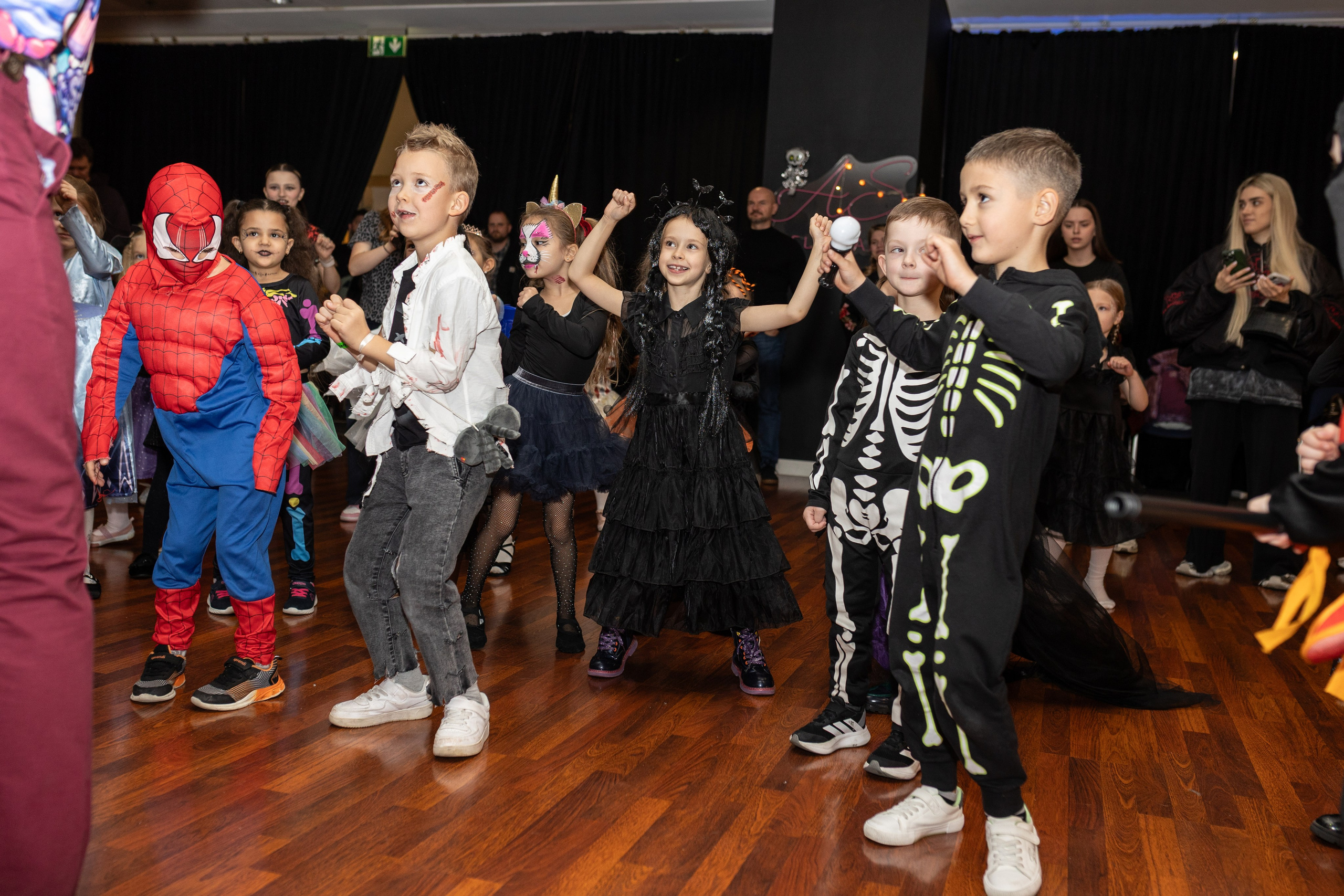 Leo dance studio Helloween 2025. Семейный и детский фотограф в Варшаве Мила Бобровская