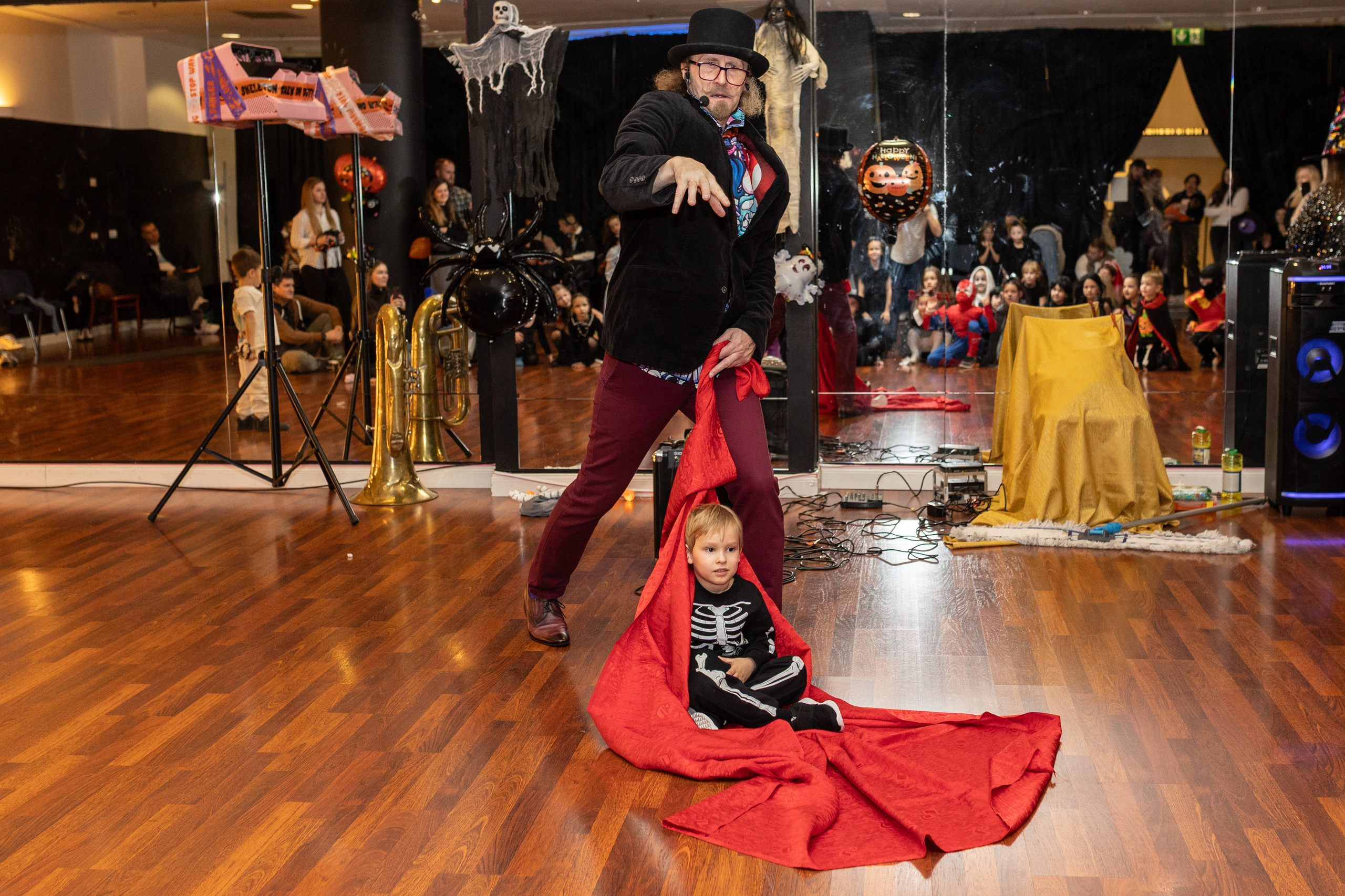 Leo dance studio Helloween 2025. Семейный и детский фотограф в Варшаве Мила Бобровская