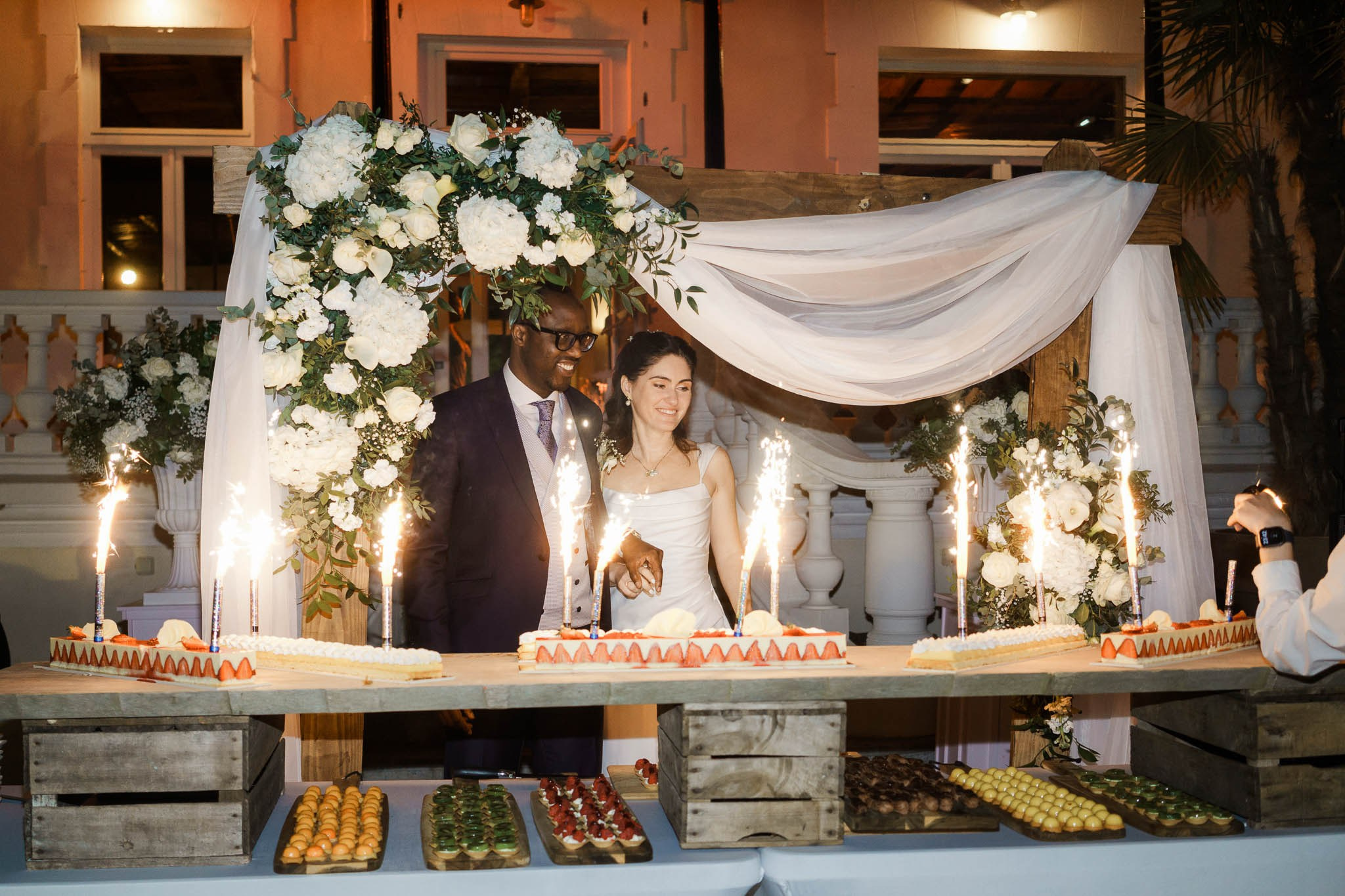 K& F, destination wedding photographer in L’Orangerie de l’Orée du Bois, France