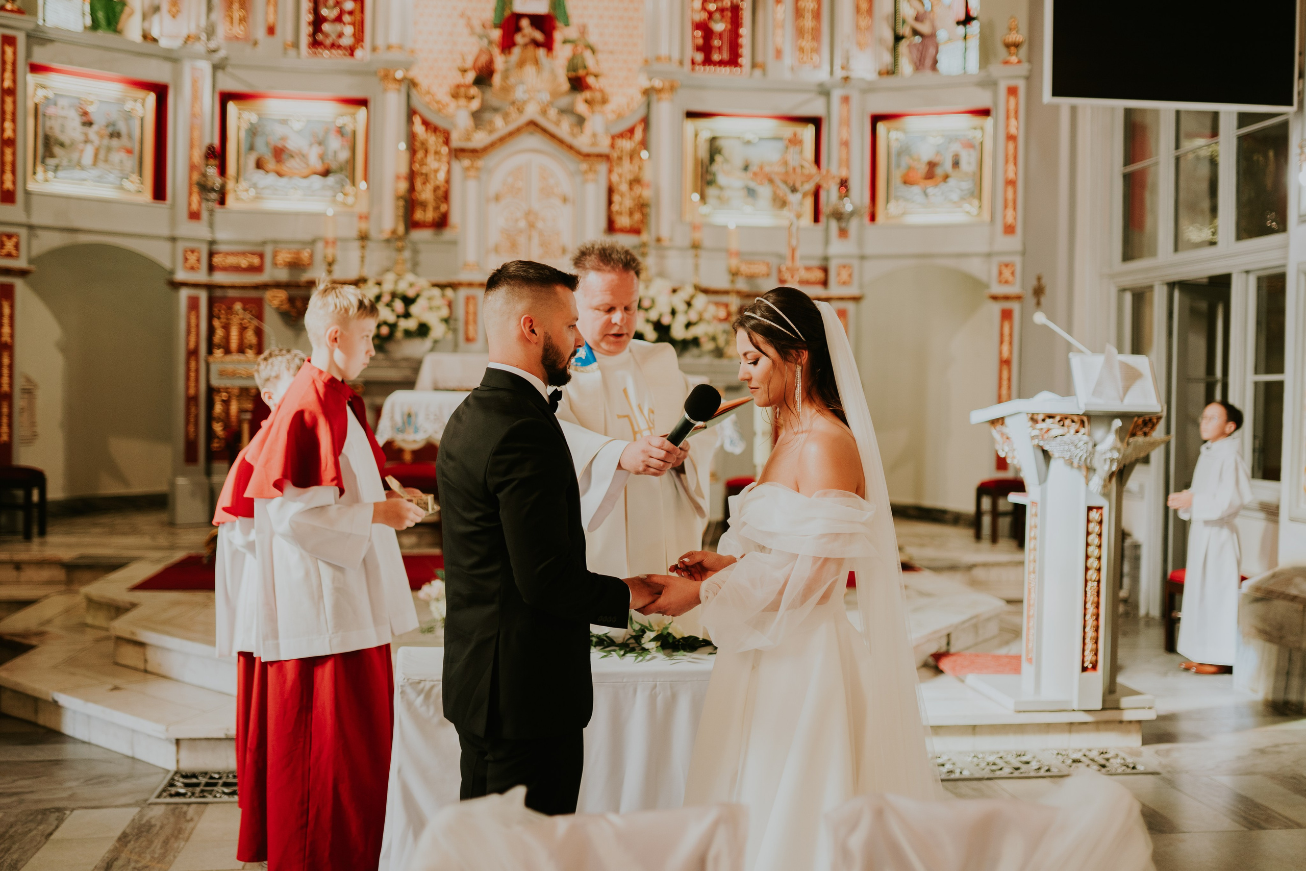 Sala Koralowa w Jaworzu: Opowieść o ślubie Nikoli i Kacpra. Karkowskafoto - fotografia miłości