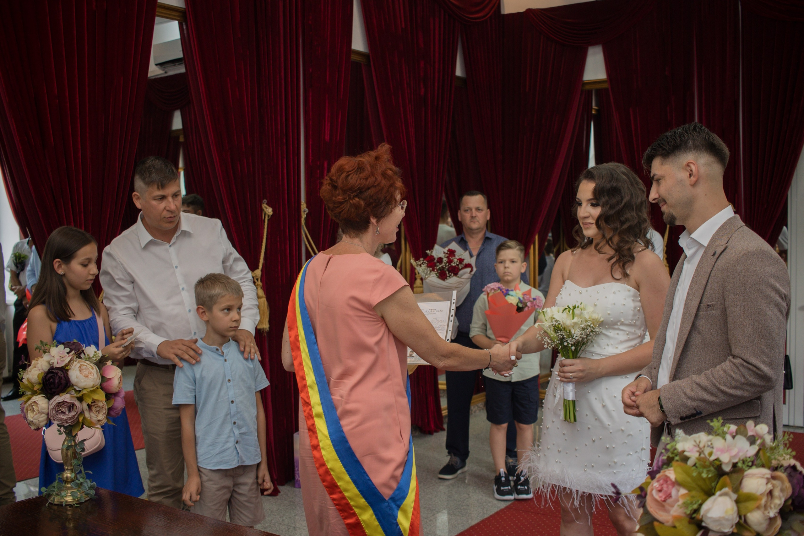 Ana & Mihai. Fotograf si videograf — evenimente si studio