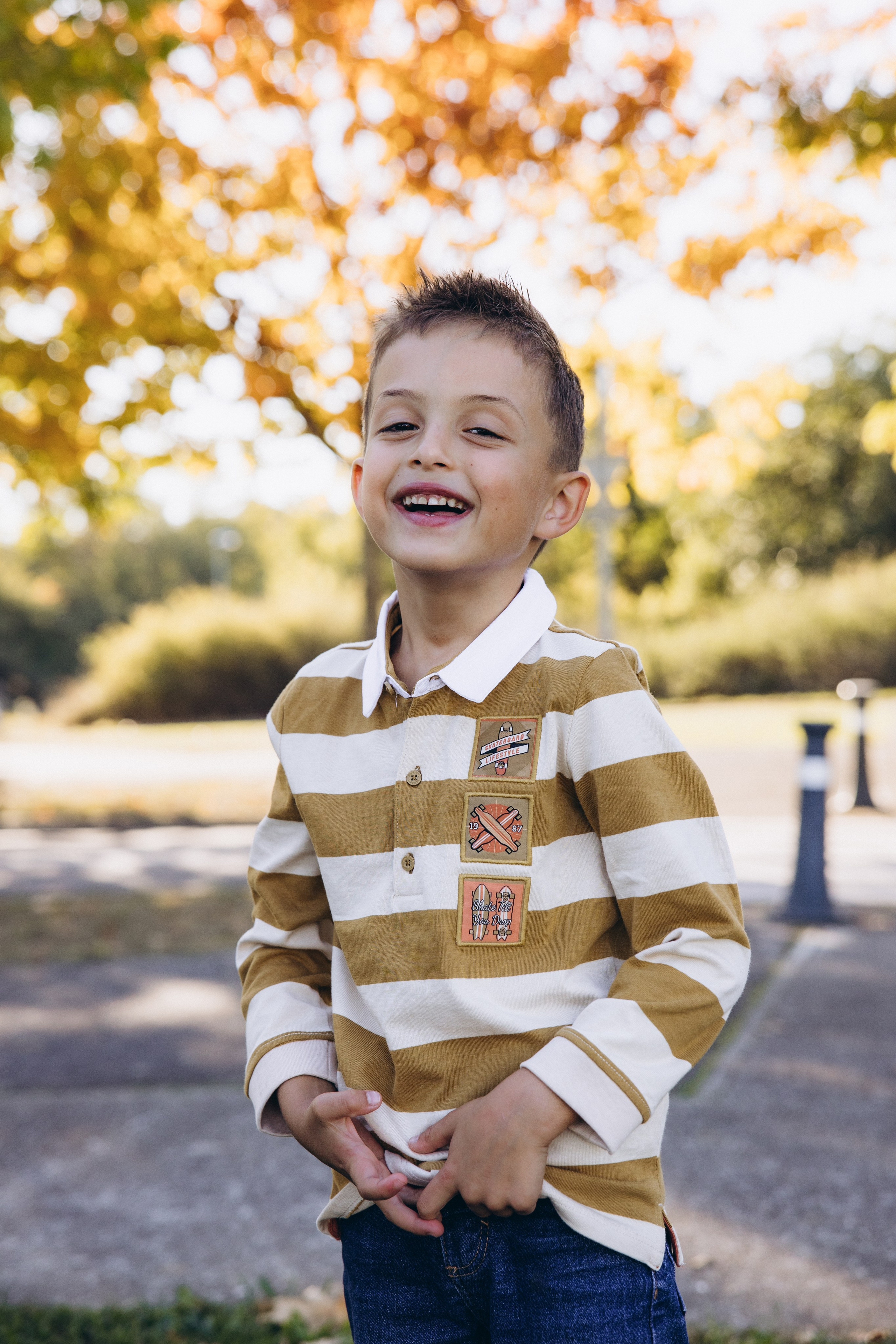 Autumn mother-son family photoshoot in Toulouse. Eugenie Smirnova — wedding, corporate and lifestyle photographer in Toulouse and Southwest France