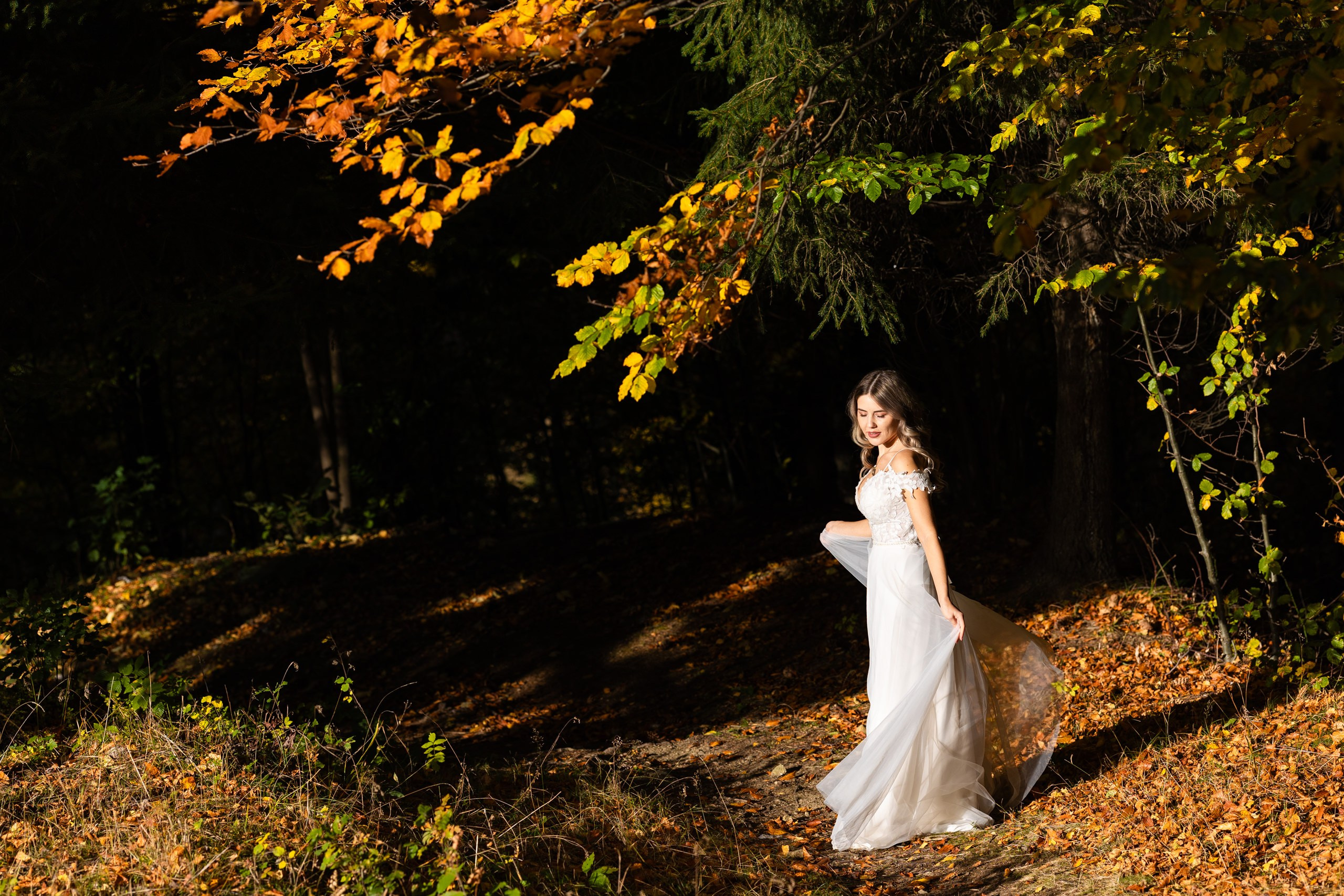 Sedinta foto Trash the dress/After wedding la munte. Fotograf nunta Bucuresti - Manu Ivanciu